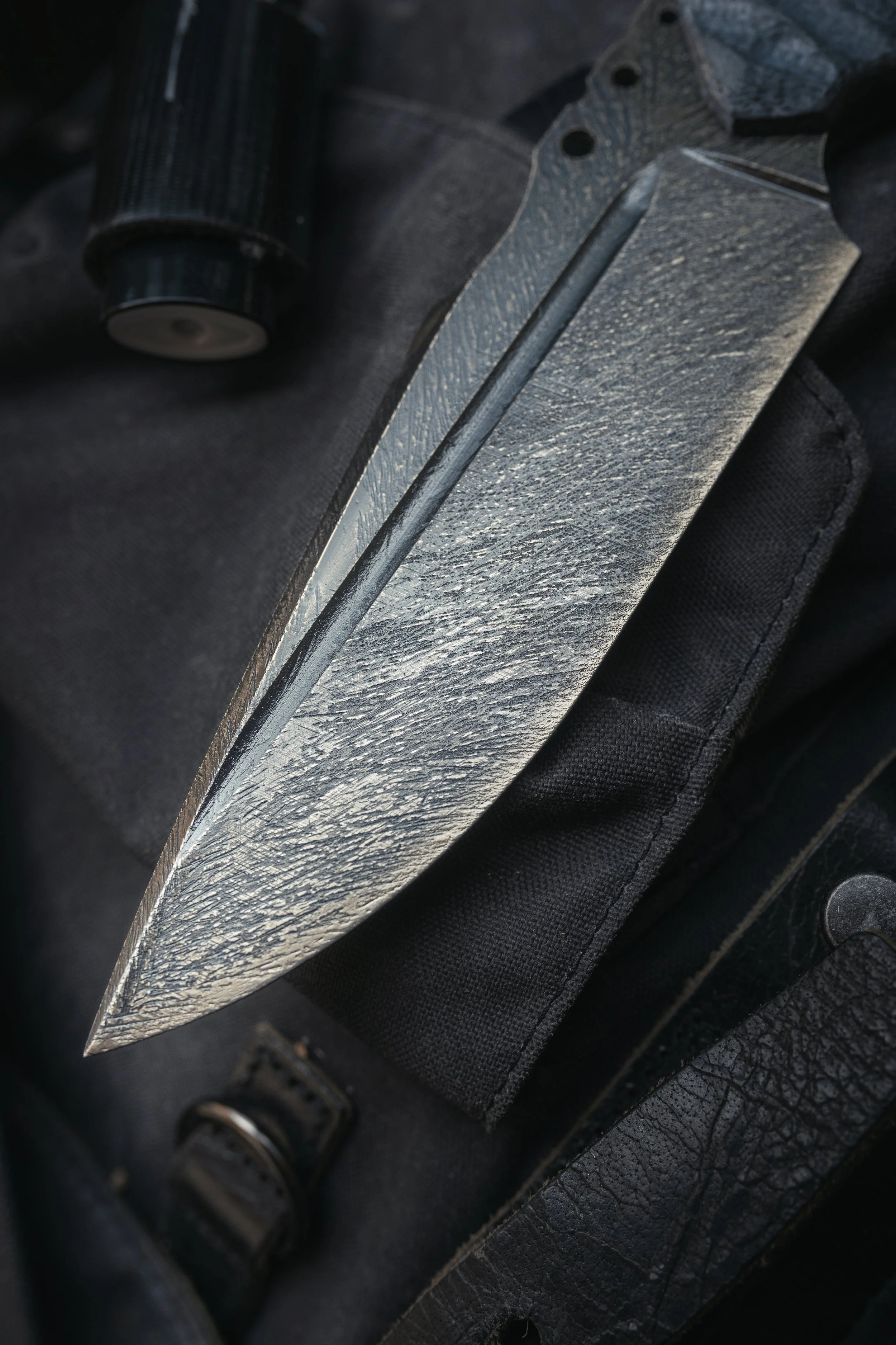 wandertactical-cinematic-knife-photography-alex-wander.jpg