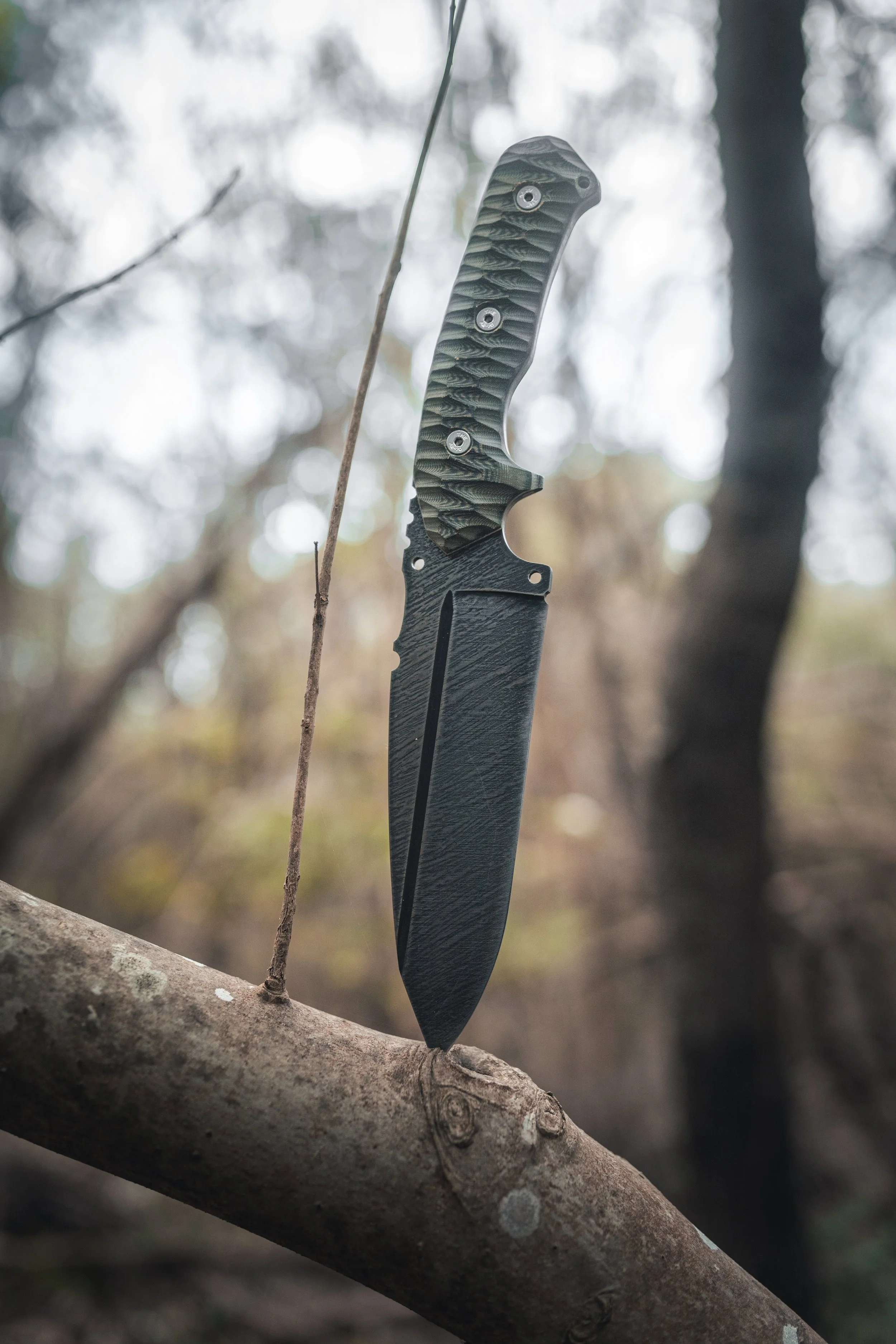 wandertactical-cinematic-knife-photography-alex-wander.jpg