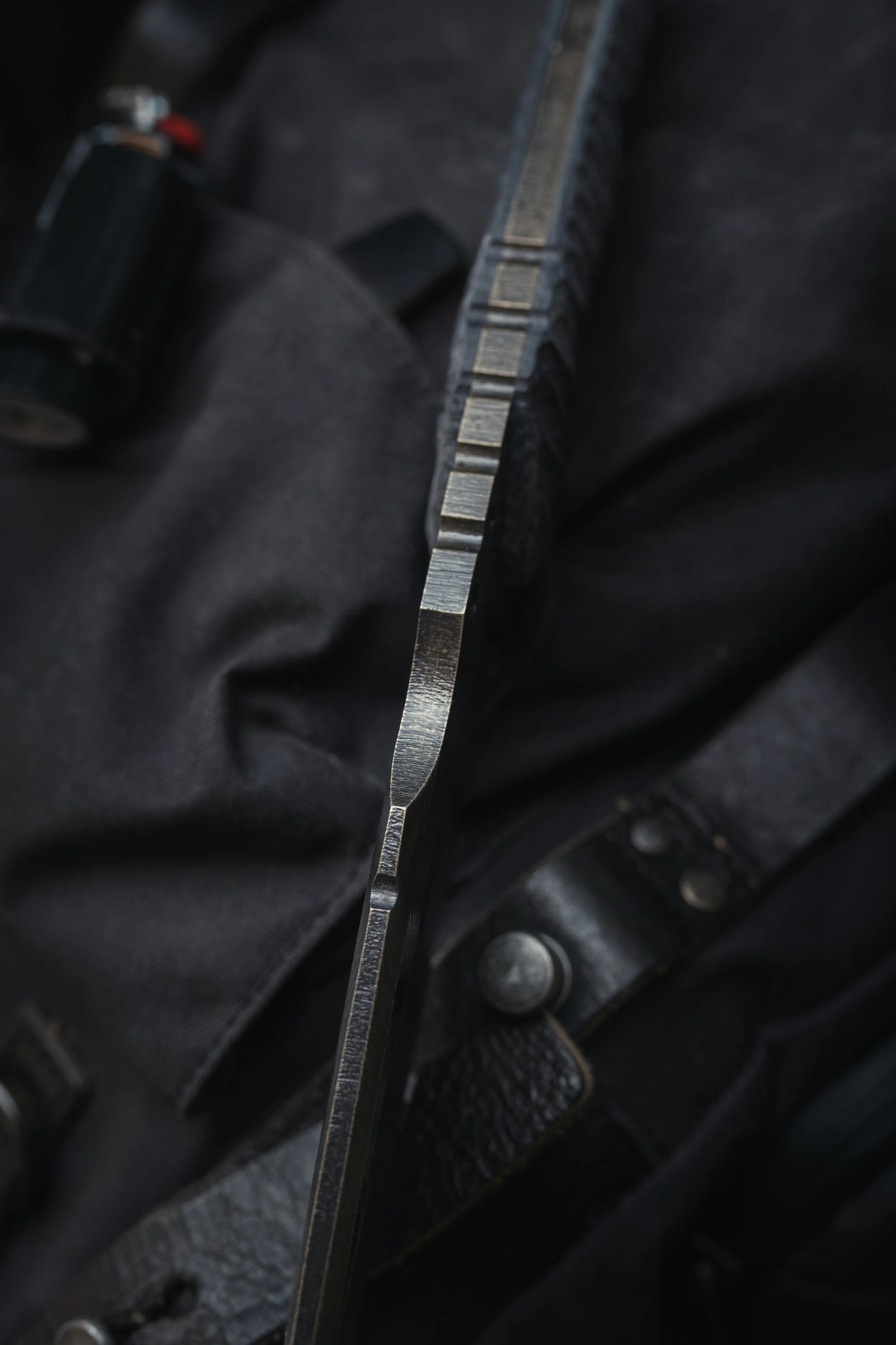 wandertactical-cinematic-knife-photography-alex-wander.jpg