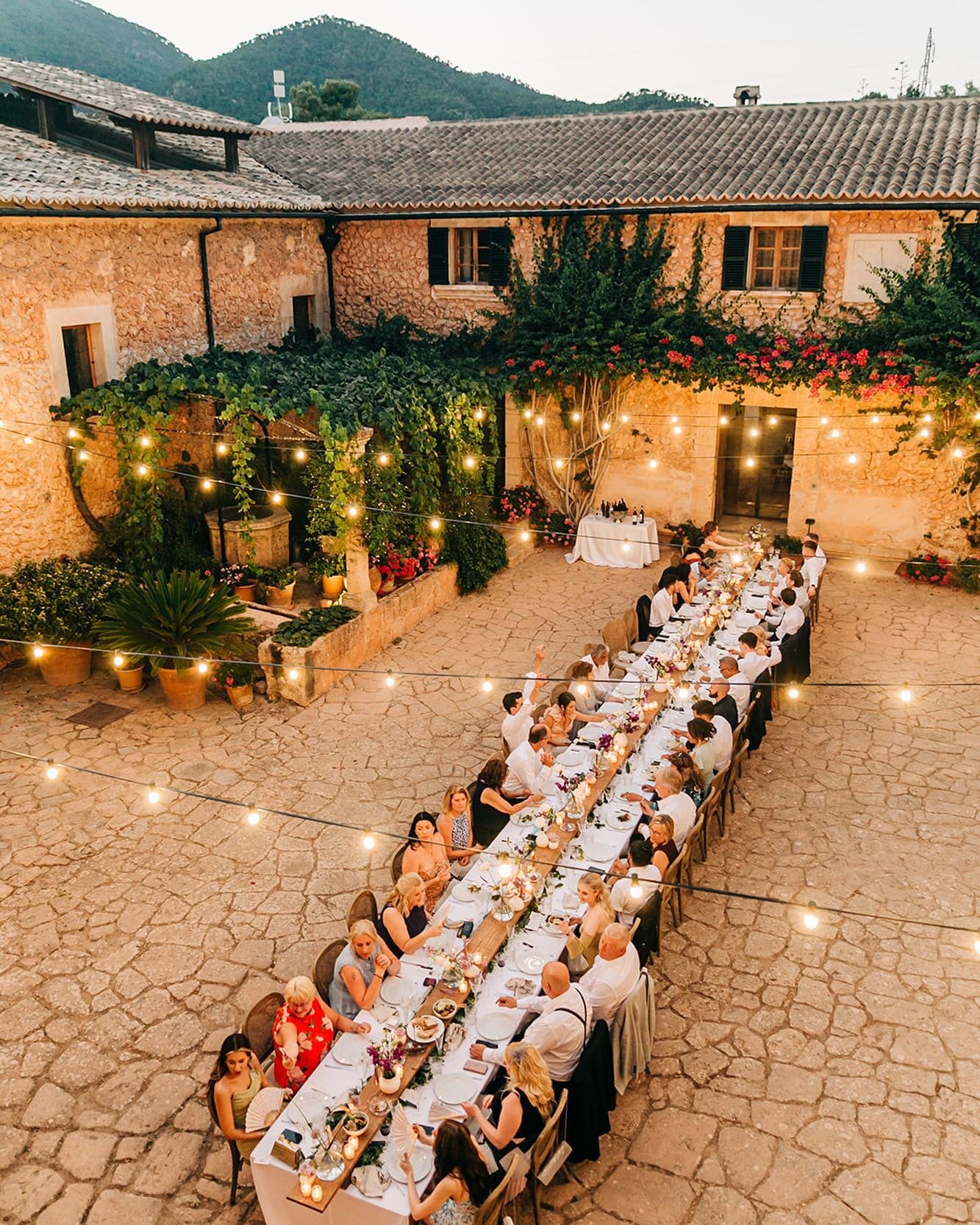 Spring is here and evenings like this will be back very soon 
Ambiance is everything 💘
.
.
Photography @violetaminnickphotography 
Catering @thecuttingedgemallorca 
Flowers @flowerscence 
Planning and design @theweddingsocialclub 
.
.
#theweddingsoc