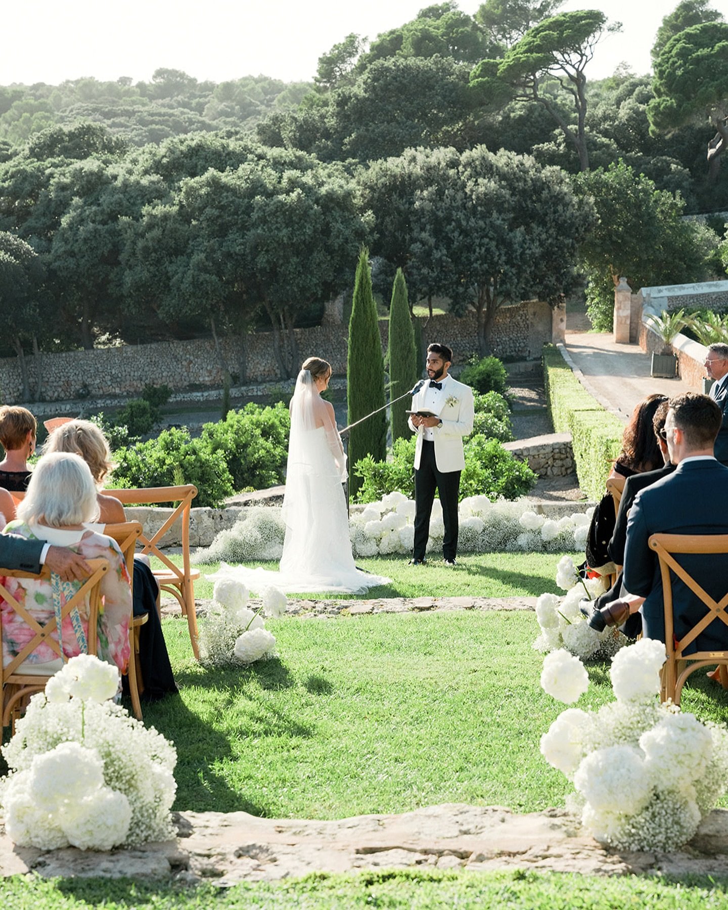 Anna &amp; Sachin🤍
Menorca never disappoints 🙂&zwj;&harr;️
.
.
@theweddingsocialclub 
@puycermenophotography 
@2many_flowers 
@salgarcatering 
@santaponsamenorca 
@icar_toset 
@ritmomenorca 
@annamanghnani 
@sach_man 
.
#menorcawedding #wedding2024