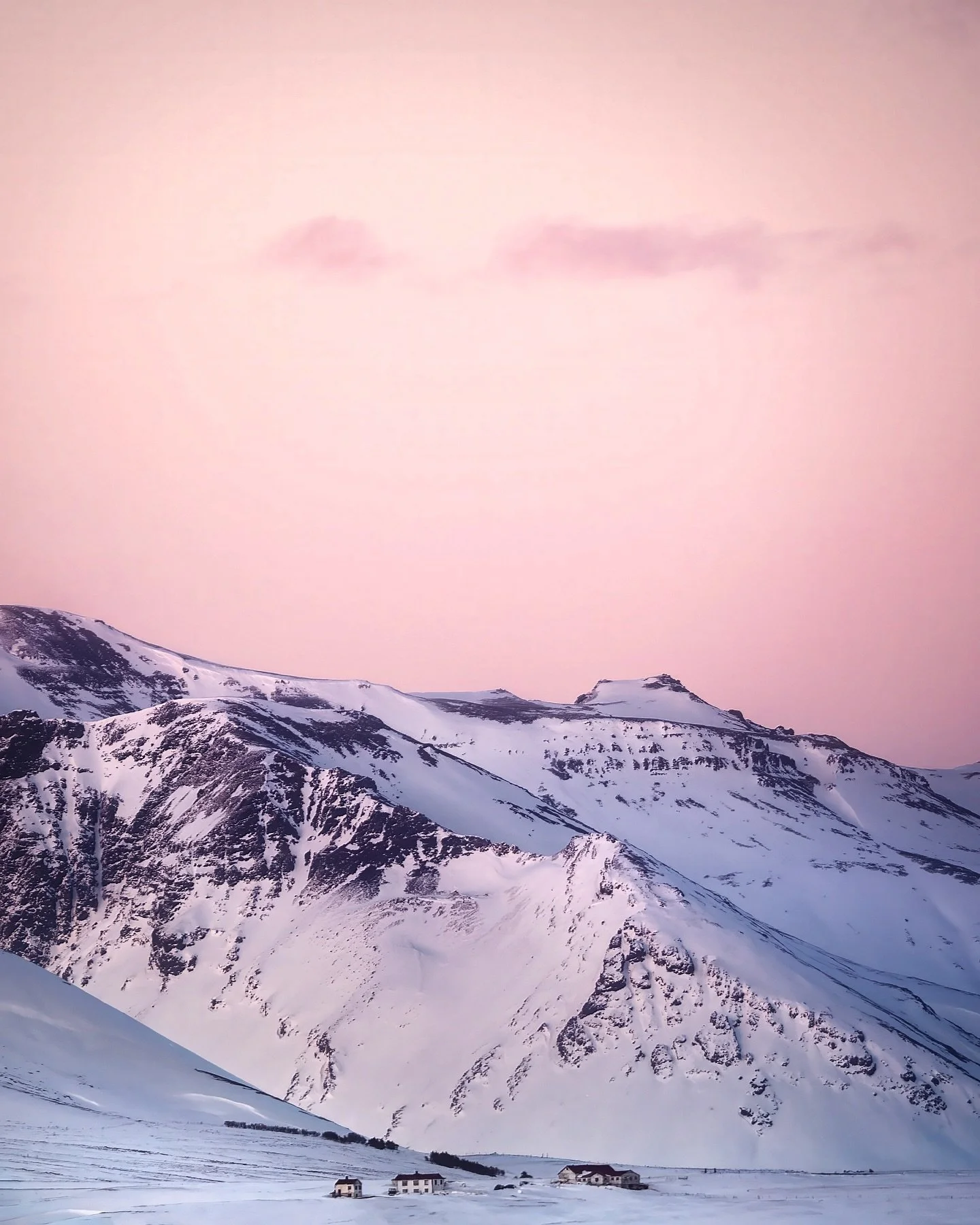 Pink skies at sunset on Snaefellsnes, Iceland ðŪðļ !! Looks like those guys are snowed in ð
.
#iceland #landscapephotography #landscape_shots #landscapecaptures #igersiceland