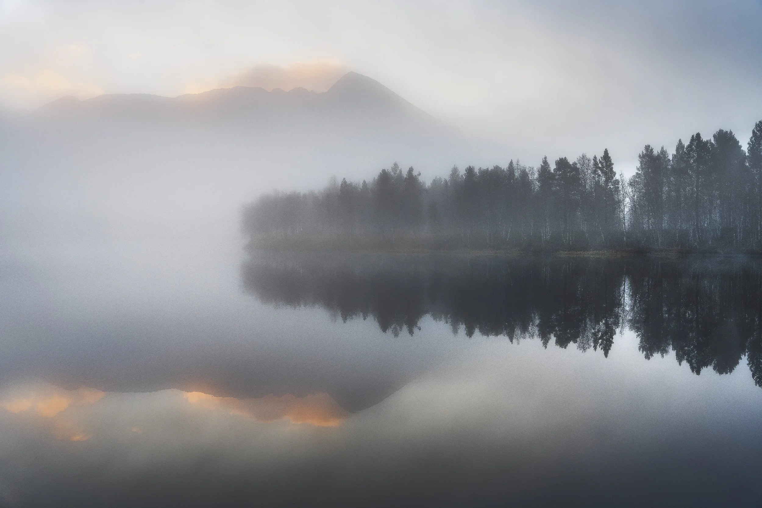NORWAY-Bardufoss-FroggySymmetry_web.jpg
