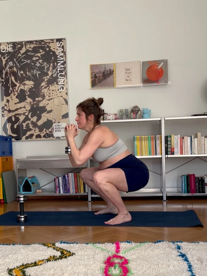 Full Body Workout | 45:15 Sek., 2-3 Runden

Kombiniere drei &Uuml;bungen zu einem Superset und f&uuml;hre die &Uuml;bungen im Wechsel &uuml;ber zwei bis drei Runden aus. Je nach Fitnesslevel und aktueller Lebenssituation skaliere die einzelnen &Uuml;