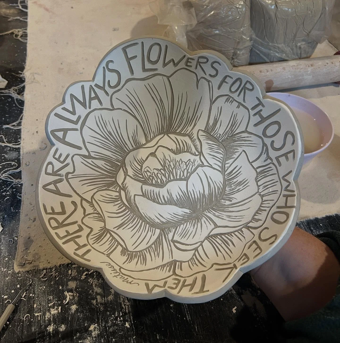 New things blooming 🌺🌸🌷🪻🌼
.
.
.
.
#pottery #sgraffito #handmade #madebyhand #ceramic #ceramics #ceramicartist #pottery #michiganartist #goodgollyceramics