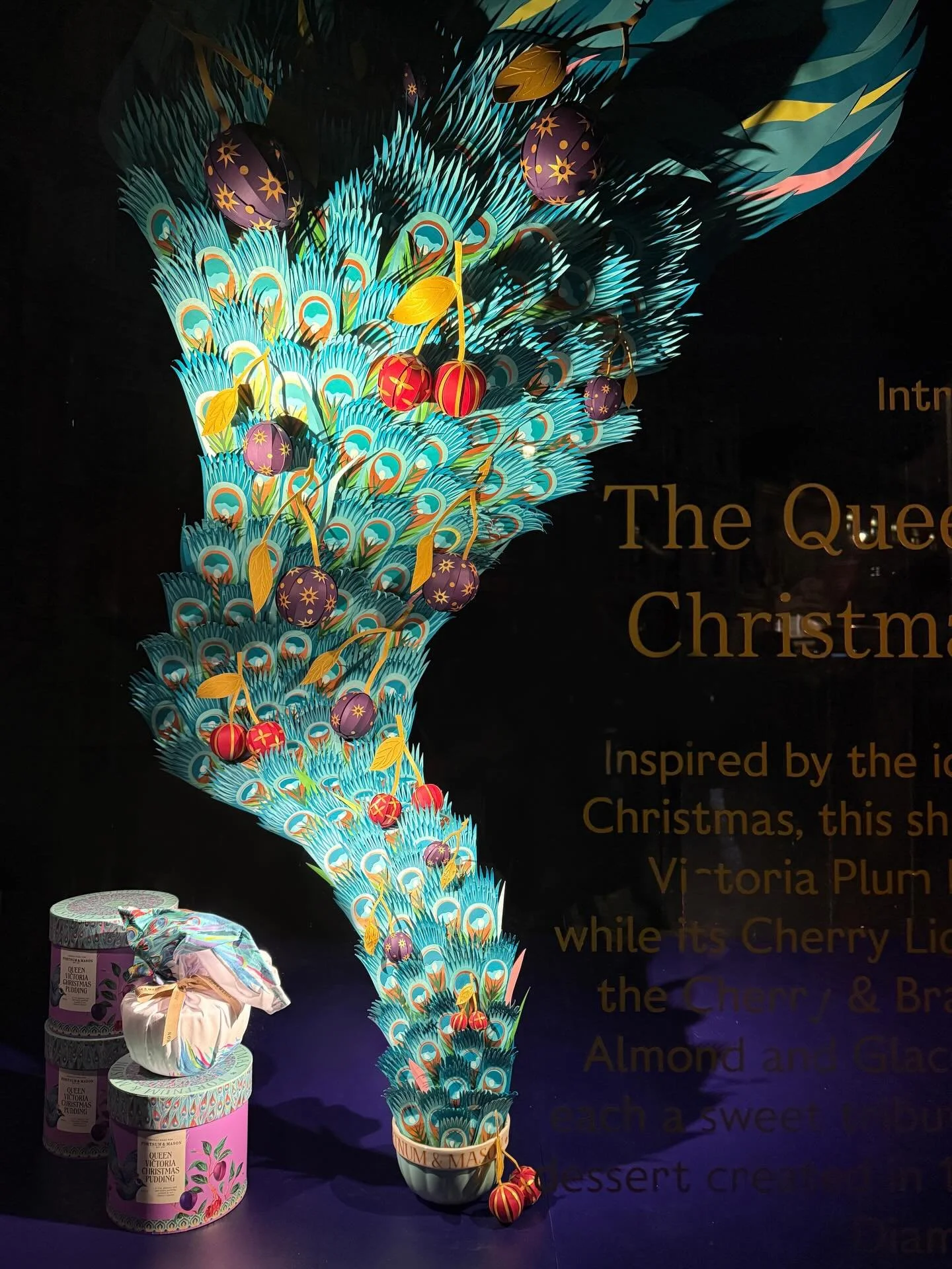 | PEACOCK TAIL

The brief was to create a showstopping window for the new Queen Victoria Christmas pudding by bringing the iconic peacock from the packaging into 3D @fortnums 🦚

Taking cues from the beautifully illustrated feathers, we sculpted a ta