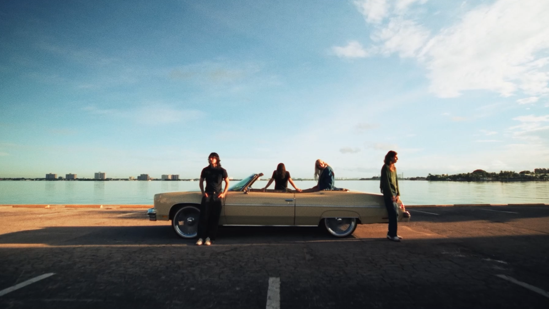 Deux Visages - Tethered (Music Video)