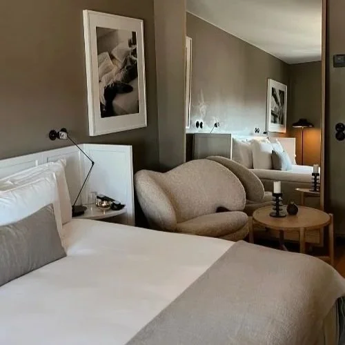 beige hotel room