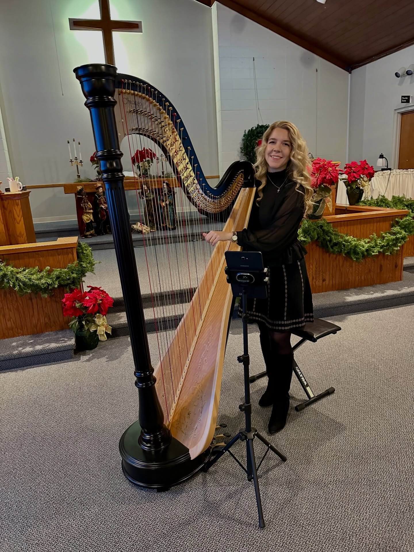 Christmas is my favorite season 🎄 Thank you Emmanuel United Methodist Church for a lovely evening celebrating Christ&rsquo;s birth together 🤍