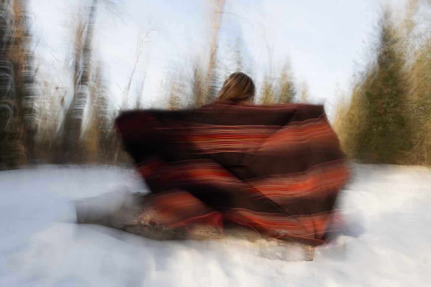 El abrazo de poncho
No se si soy yo la que abraza la tierra o es ella la del abrazo infinito.
The embrace.
#selfportraitphotography #selflove #selfdetermined #goingbeyondtheselfie #exposurephotography #icm #yycartists #yyclcl #poncho #ponchos
