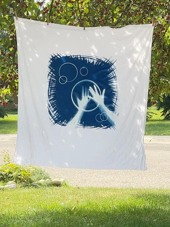 Cyanotype of a milestone, as my baby leave to Vancouver to start a new life. My heart fractures minuto a minuto.
#yycartist #cyanotypeartist #yyclcl #arttherapy #milestones #calgaryarts