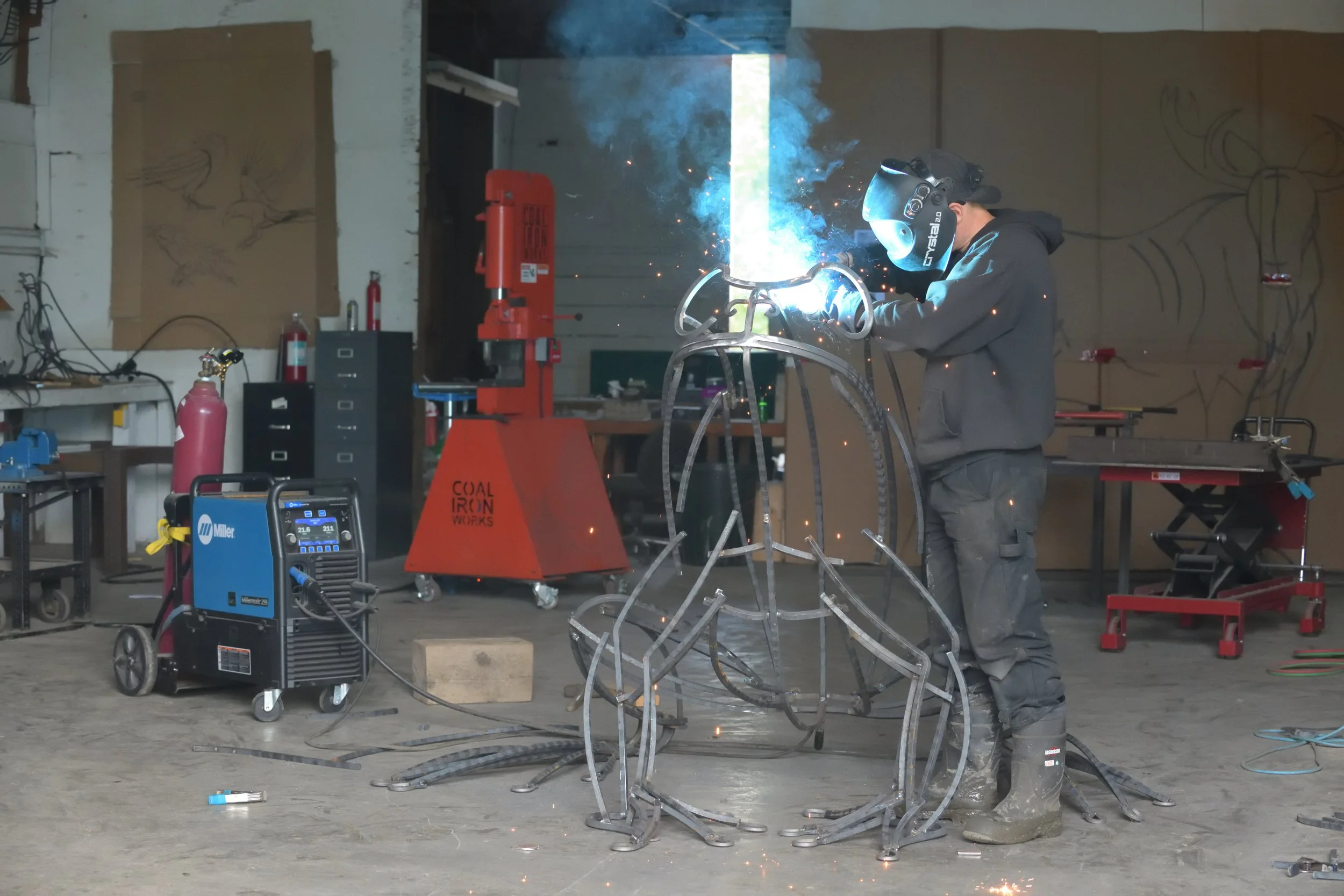 Gian t metal toad sculpture