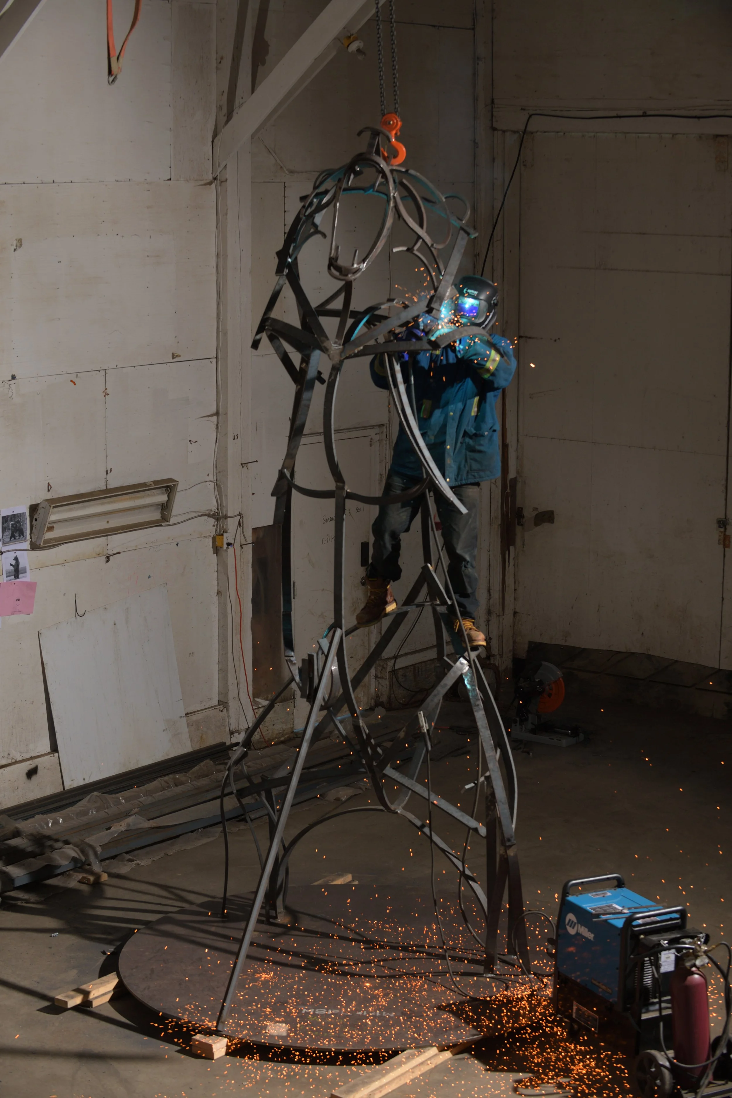 Giant Grizzly bear sculpture