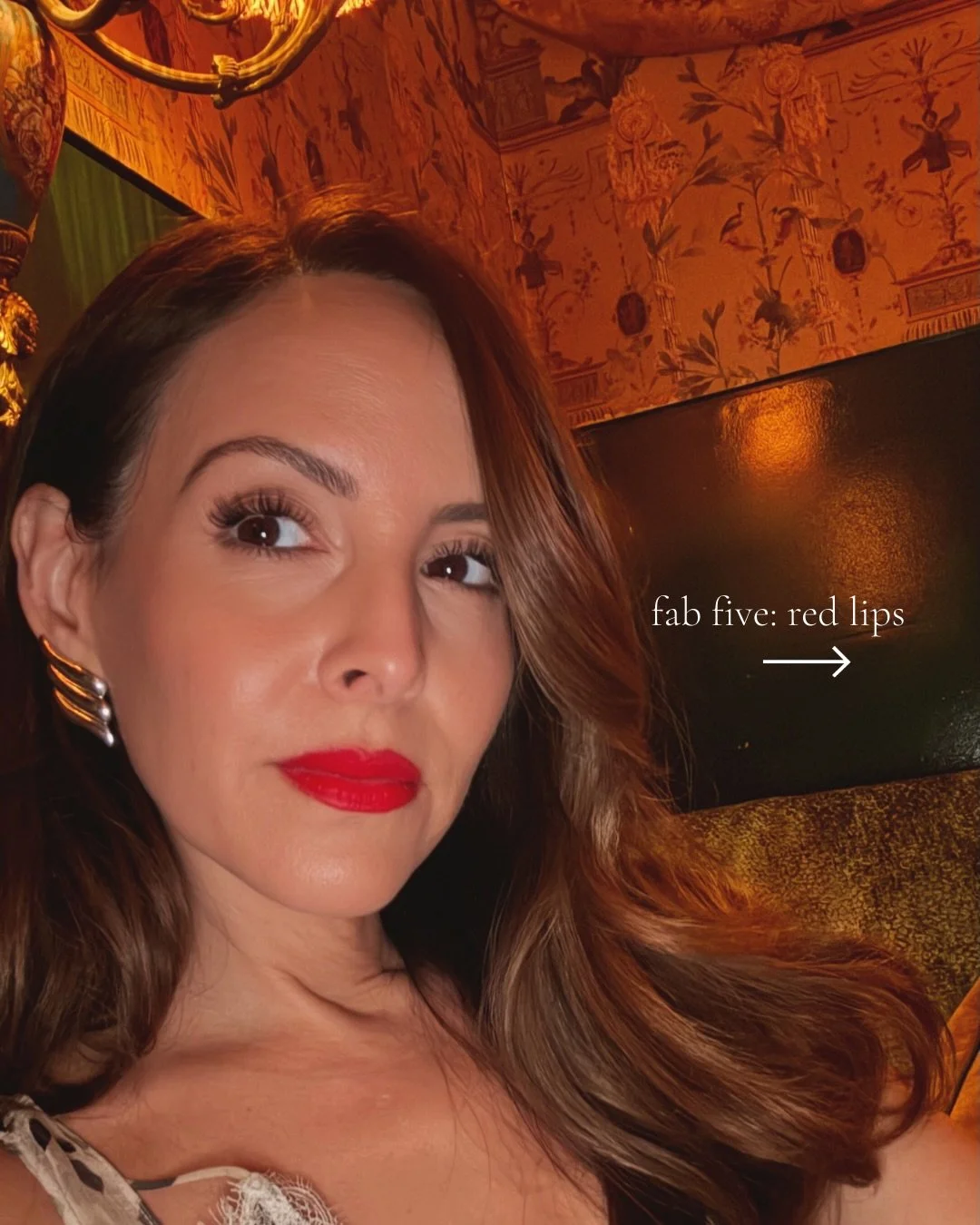 It's my favorite shopping day of the week! But since it&rsquo;s time to celebrate, let&rsquo;s upgrade our glam.

Nothing makes me feel more in the mood to celebrate than the perfect red lip. ❤️

It instantly updates any outfit and makes me feel conf