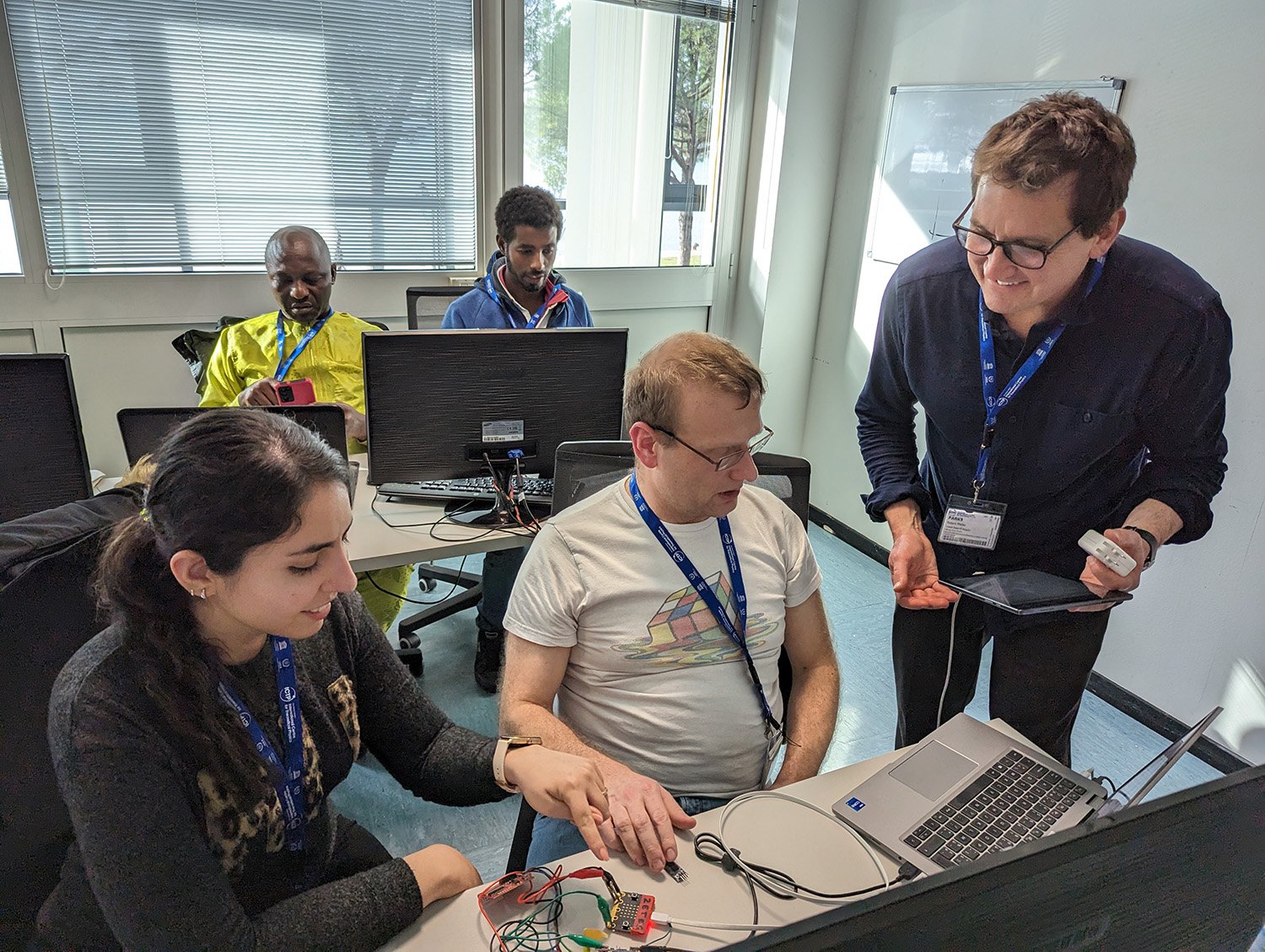  Robert Parks (right) helps workshop participants troubleshoot a heart-rate sensor that supplies data to a prototype health app. 