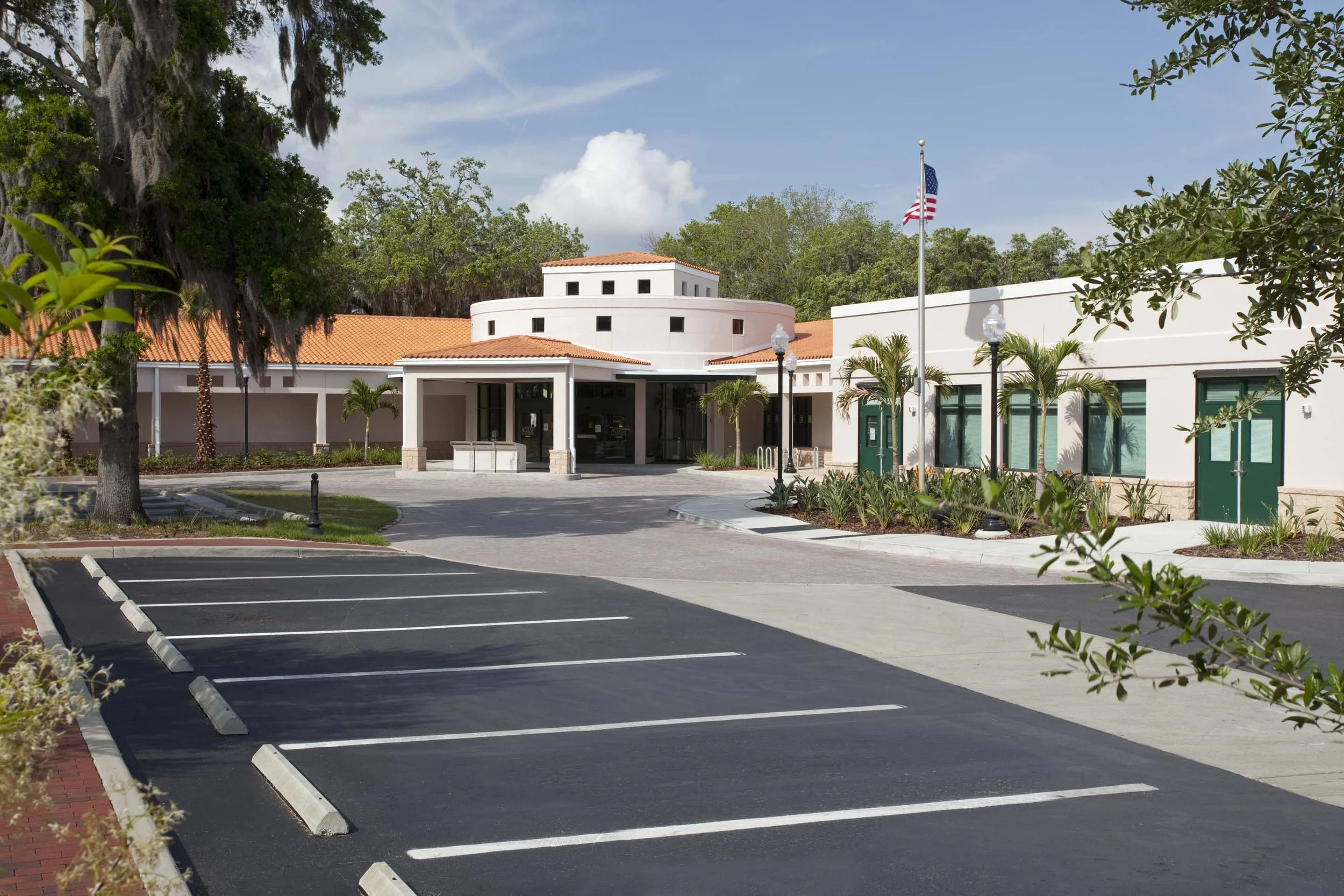 Image of the Safety Harbor Library.