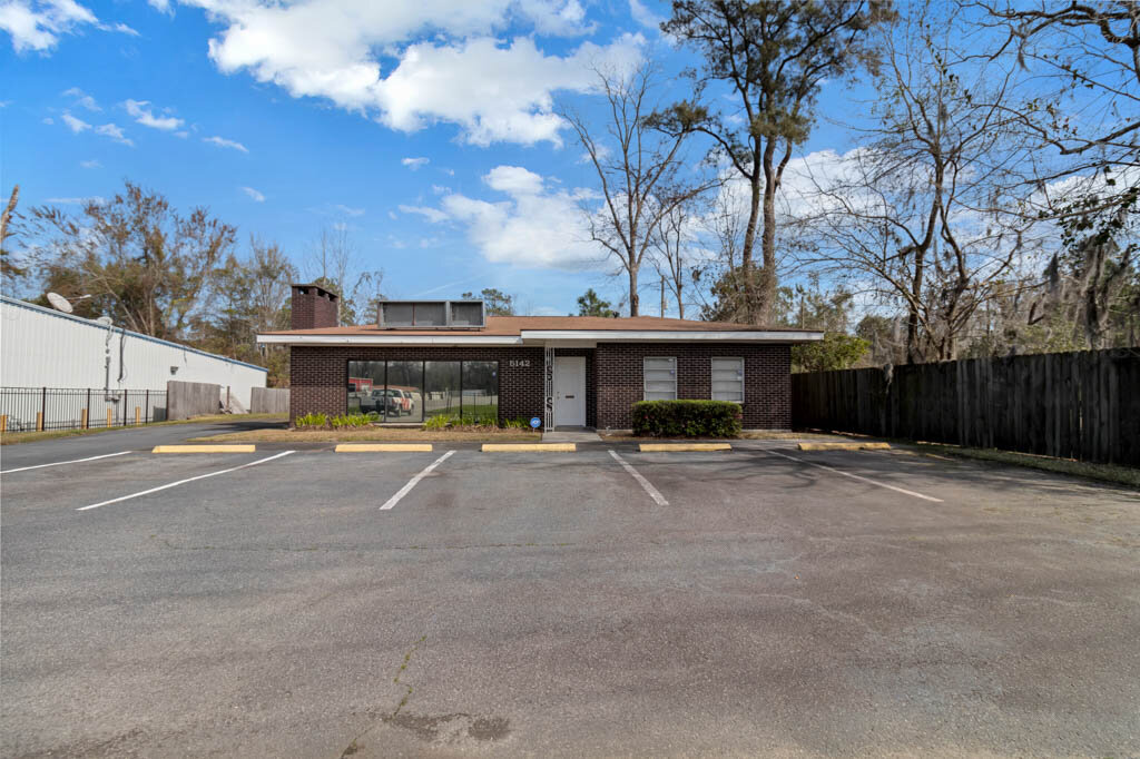 👉 Did you know that the Hupman Group has commercial listings too! Looking for a new space for your business? We can help! 👈

127 E General Screven Way in #hinesvilega
☑  Zoned commercial (C-2) with approx. 15,100 GDOT Daily Traffic Count!
☑  Approx