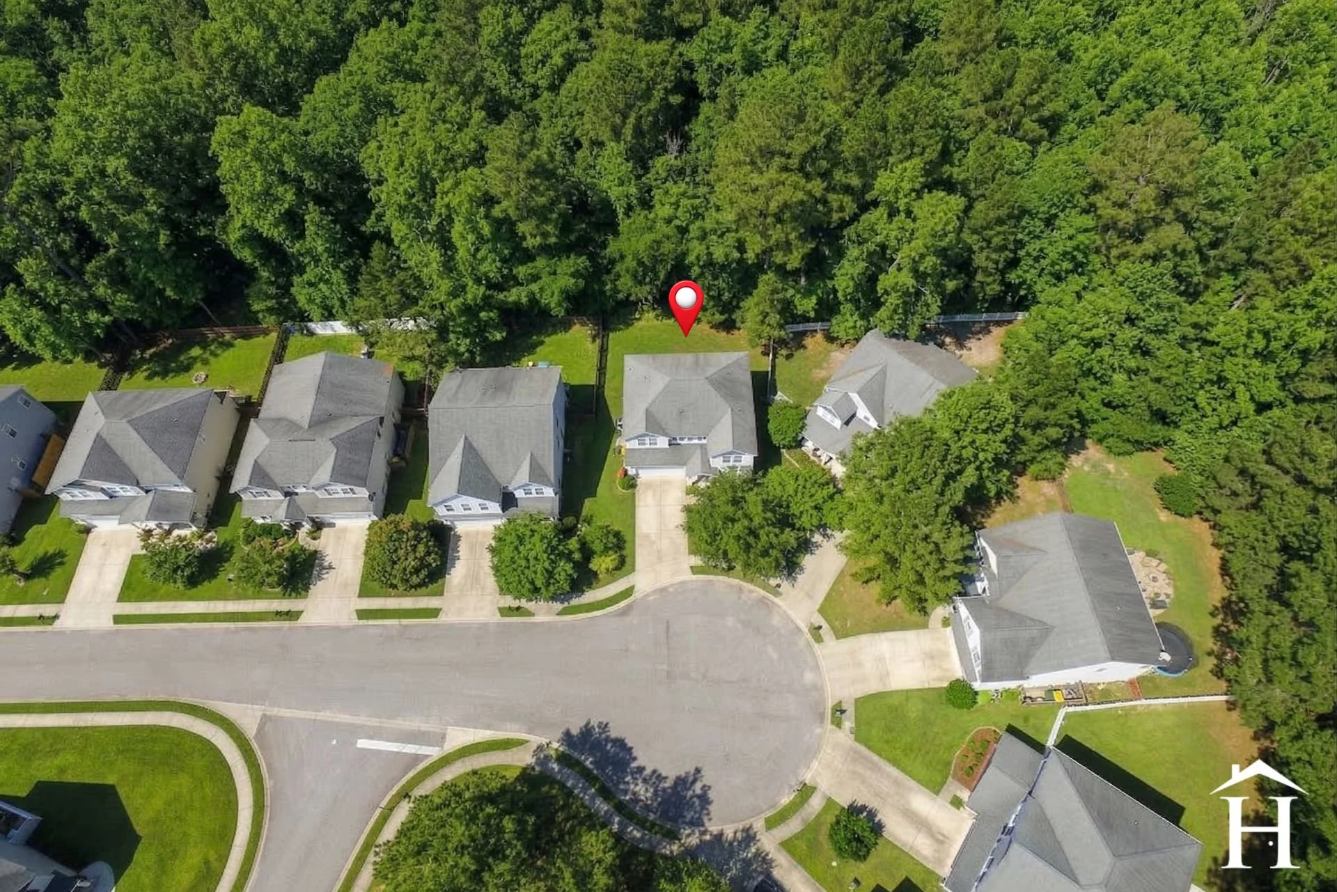 👀 Tucked away on a quiet cul-de-sac in Richmond Hill, this beautifully updated home offers style, comfort, and a functional layout. ✨

Enjoy brand-new LVP flooring, open living spaces, a flexible floor plan, and peaceful wooded views from the back d