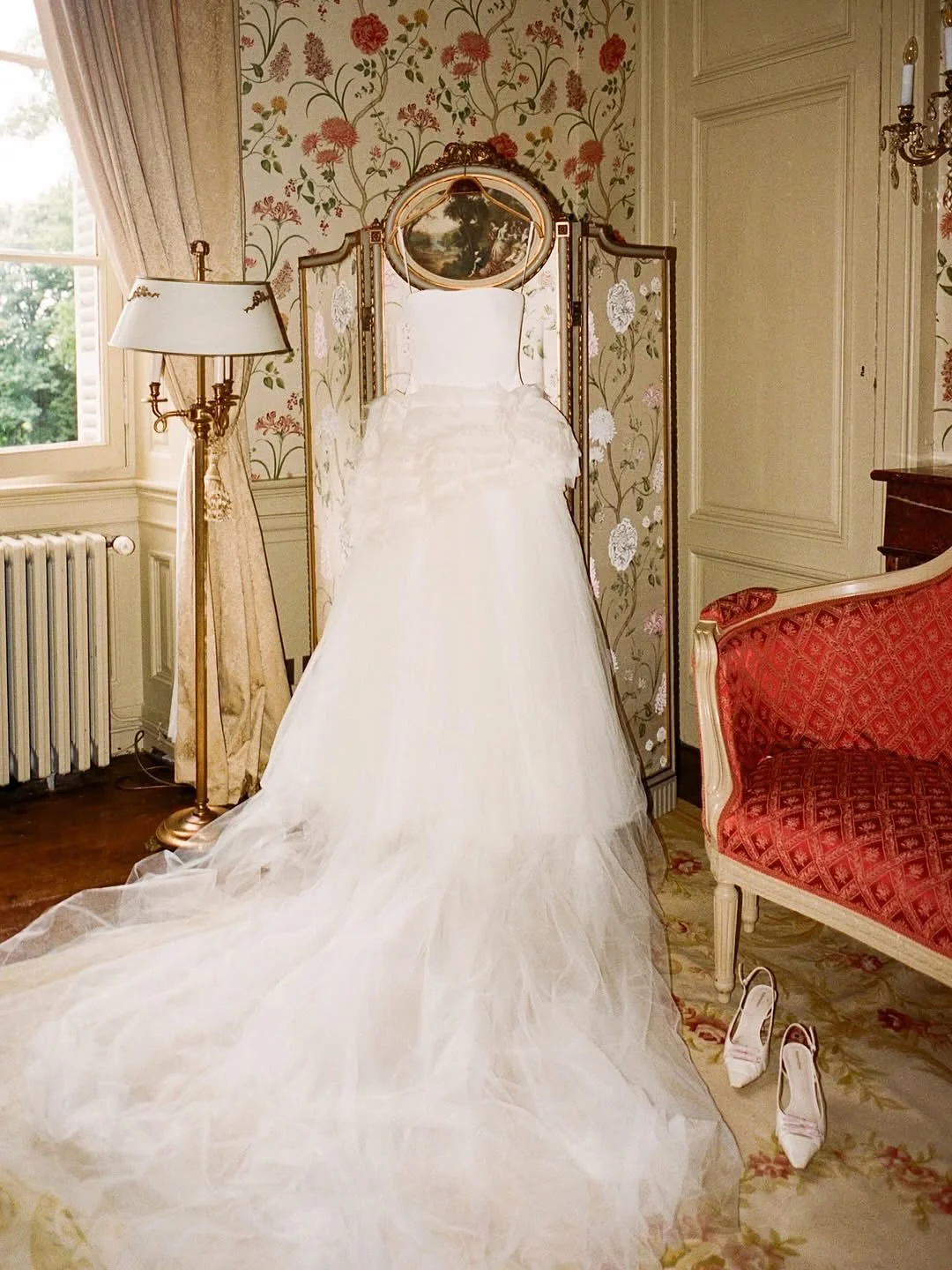 There are beautiful weddings, and then there are beautifully curated wedding events that truly inspire. 

Abby&rsquo;s wedding day was more a &lsquo;wedding vision&rsquo; from the start&mdash; an intimate group of close family and friends, a French c