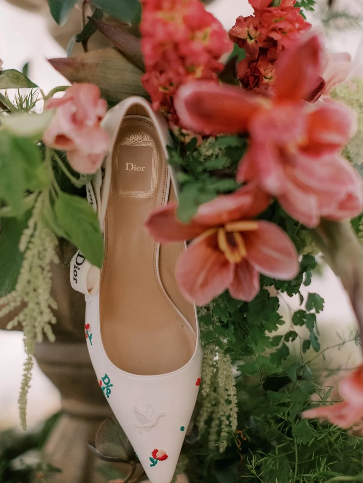 A moment for the fashion 🌹

Introducing &lsquo;Ms. Dior&rsquo; aka the gorgeous newlywed @clairemydra - fresh from her wedding just last weekend. 

The theme, a modern garden from top (ceiling covered in blooms) to bottom (@dior embroidered pumps) ?