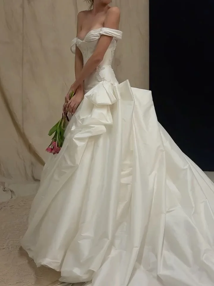 Our final weekend with @inesdisanto &mdash; these gowns have been what &lsquo;wedding dreams&rsquo; are made of. 

We look forward to welcoming our brides to shop this weekend, so many good ones to choose from. 

#inesdisanto 
#weddinggown 
#weddingg