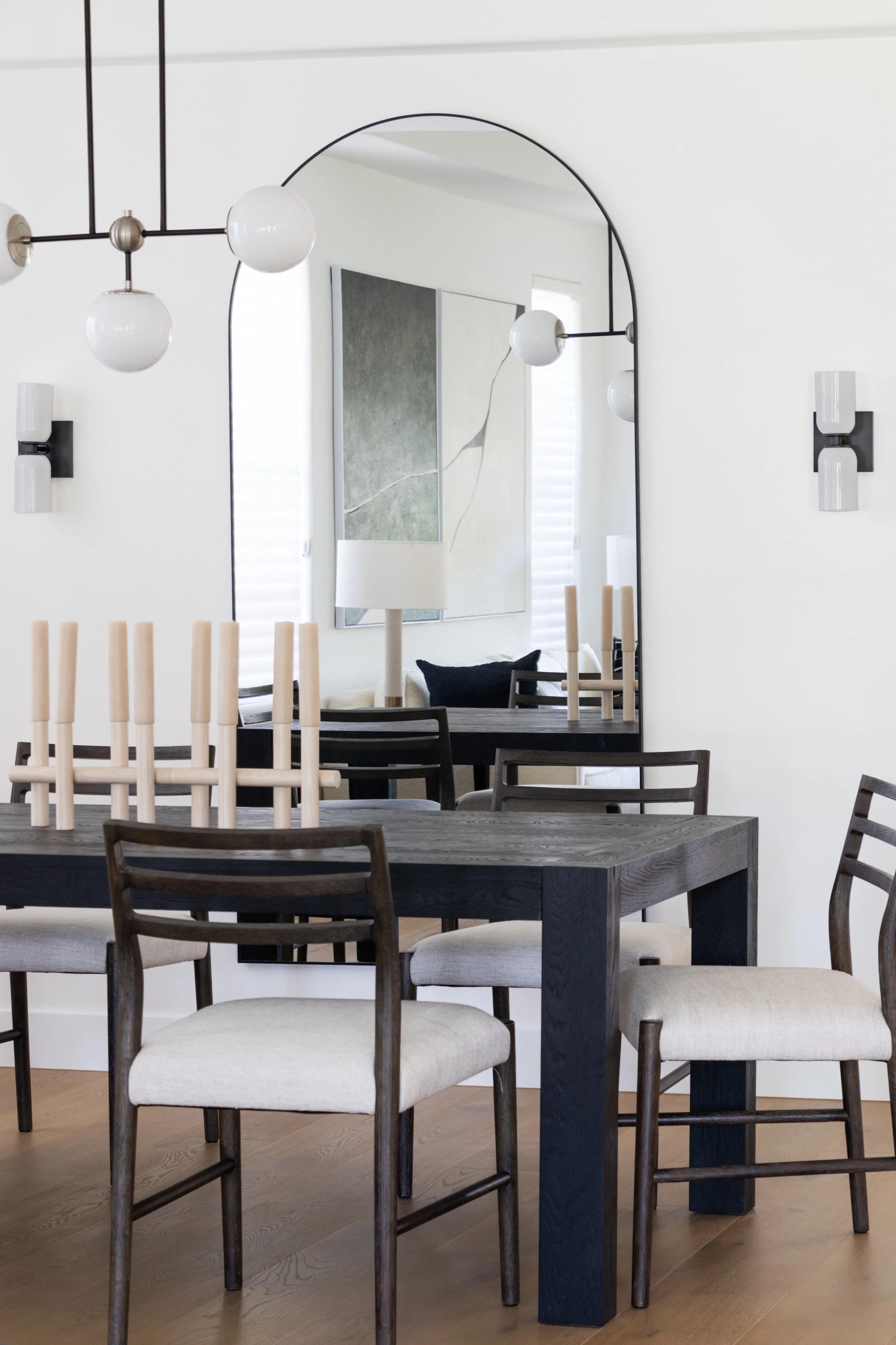 Sandlewood-Dining_1-MichaelJeromeDesign.jpg