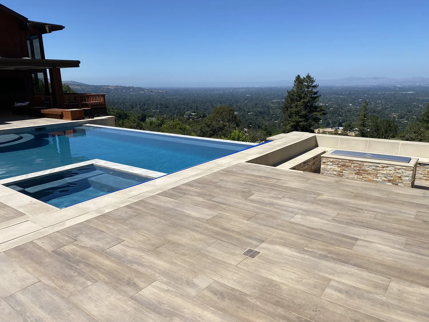 How Infinity Edge Swimming Pools Transform Your Backyard | Alderland