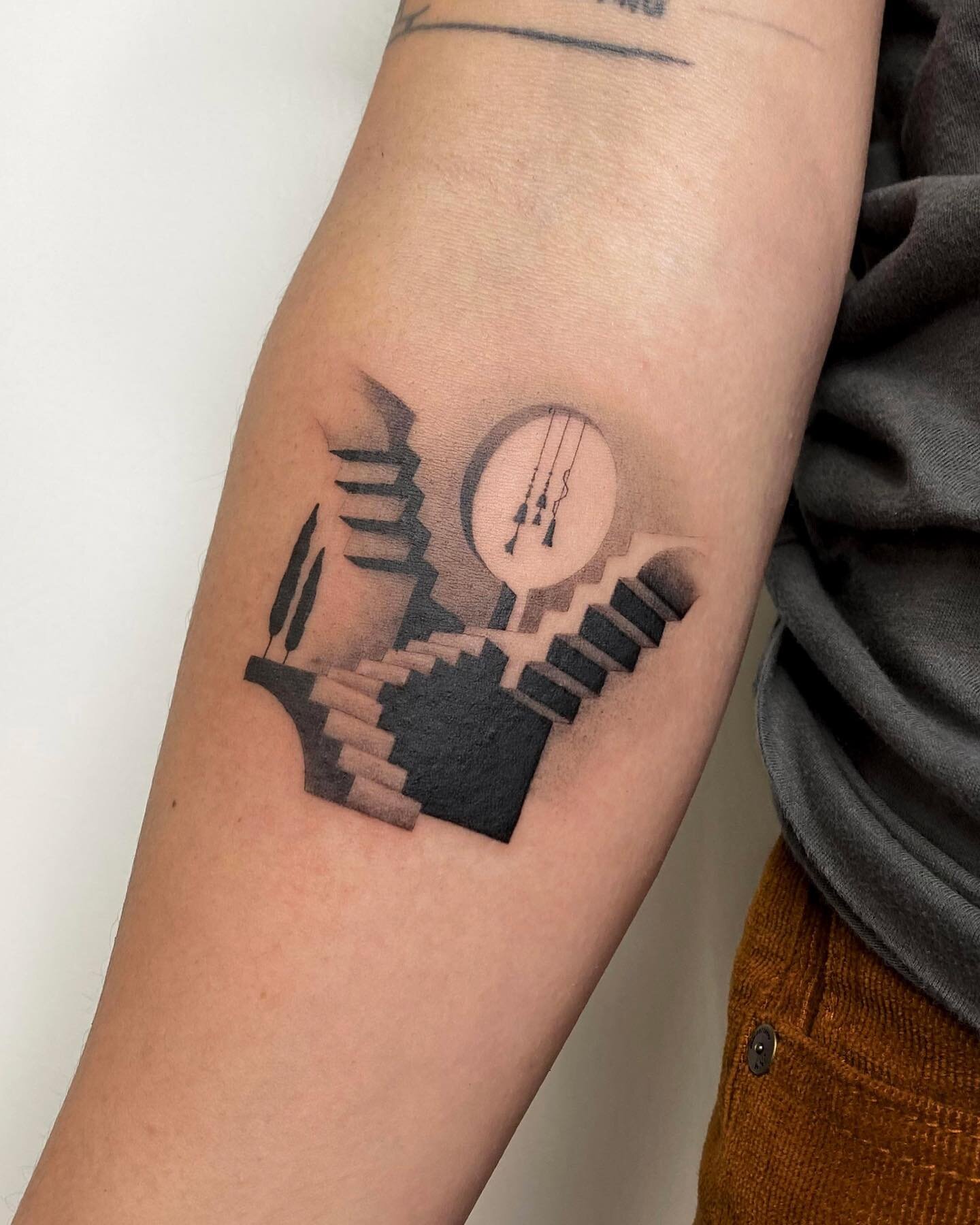 Swipe to see the inspiration behind these staircase pieces ➤➤➤
.
Thank you Elysam and Jing for picking this flash! 
.
.
.
#mcescher #eschertattoo #impossibleillusion #arcosanti #paolosoleri #arcology #architecturetattoo #archaeologytattoo #geometrict