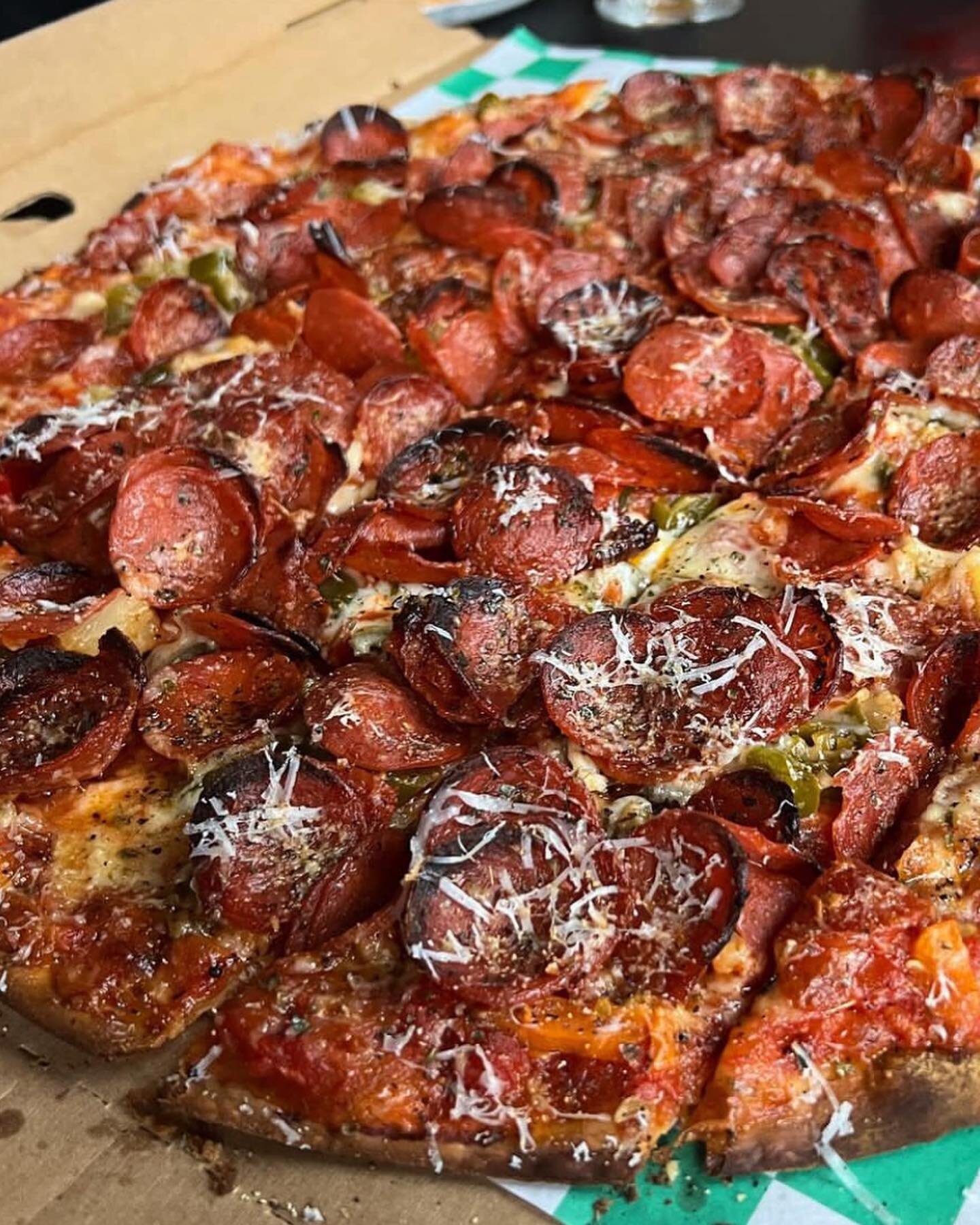 Sundays are for pizza 🍕 Missing PFCIC? Come get that same crispy thin pie out here in Westmont ! #kimsunclepizza