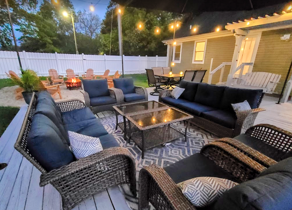 #2 Retouched sofa and nice pic money Shot.png