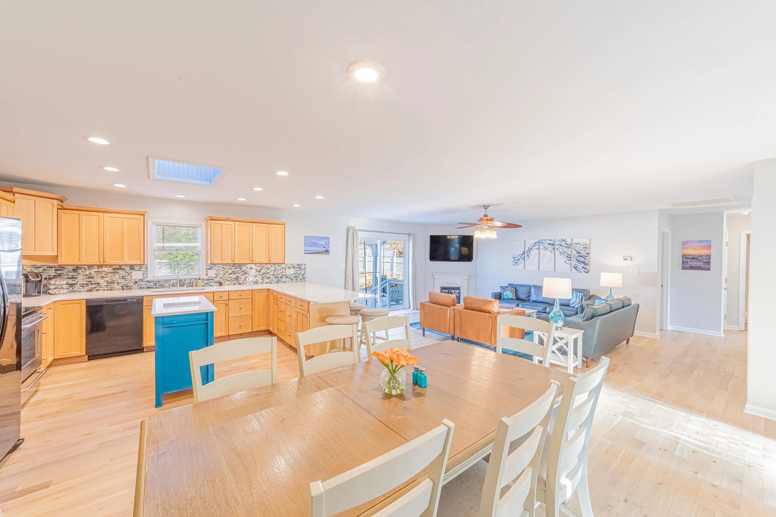 #6 dining-kitchen-family.jpg