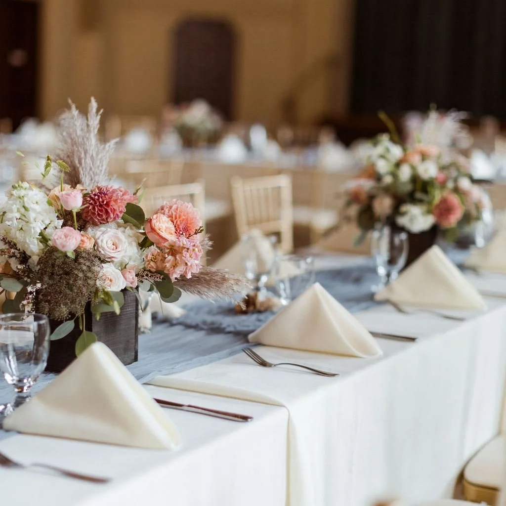 Details, details! From the florals to the linens, we take care of everything so you can relax and enjoy the party!

Flowers @solambiance 
Venue @berkeleycityclub 

📸  @abiqphoto