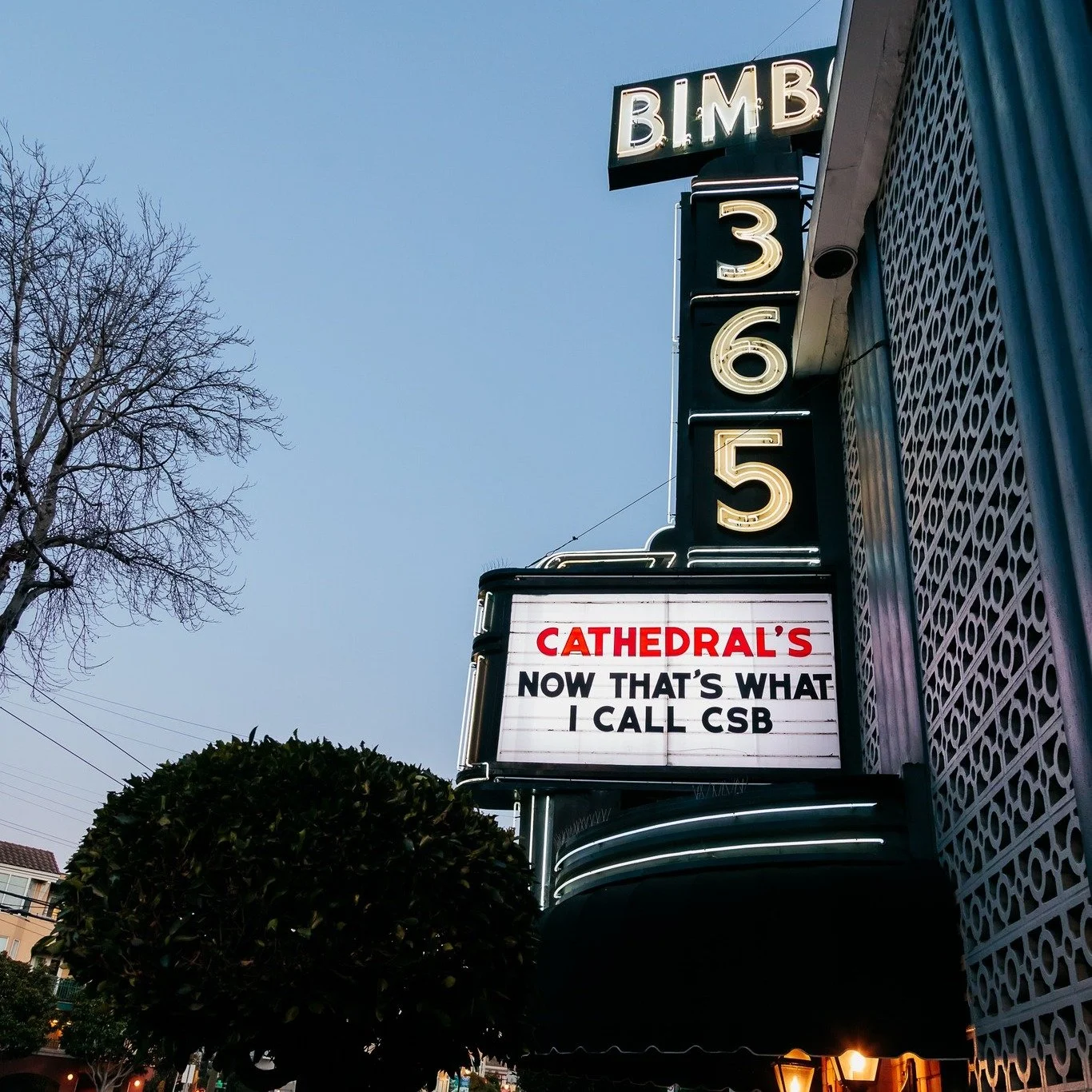 We took Bimbos 365 back to the 1990s for Cathedral&rsquo;s School Celebration! Once guests stepped through the balloon arch, we wanted them to feel like they had been transported to 1990 filled with neon and music that just makes you want to dance.

