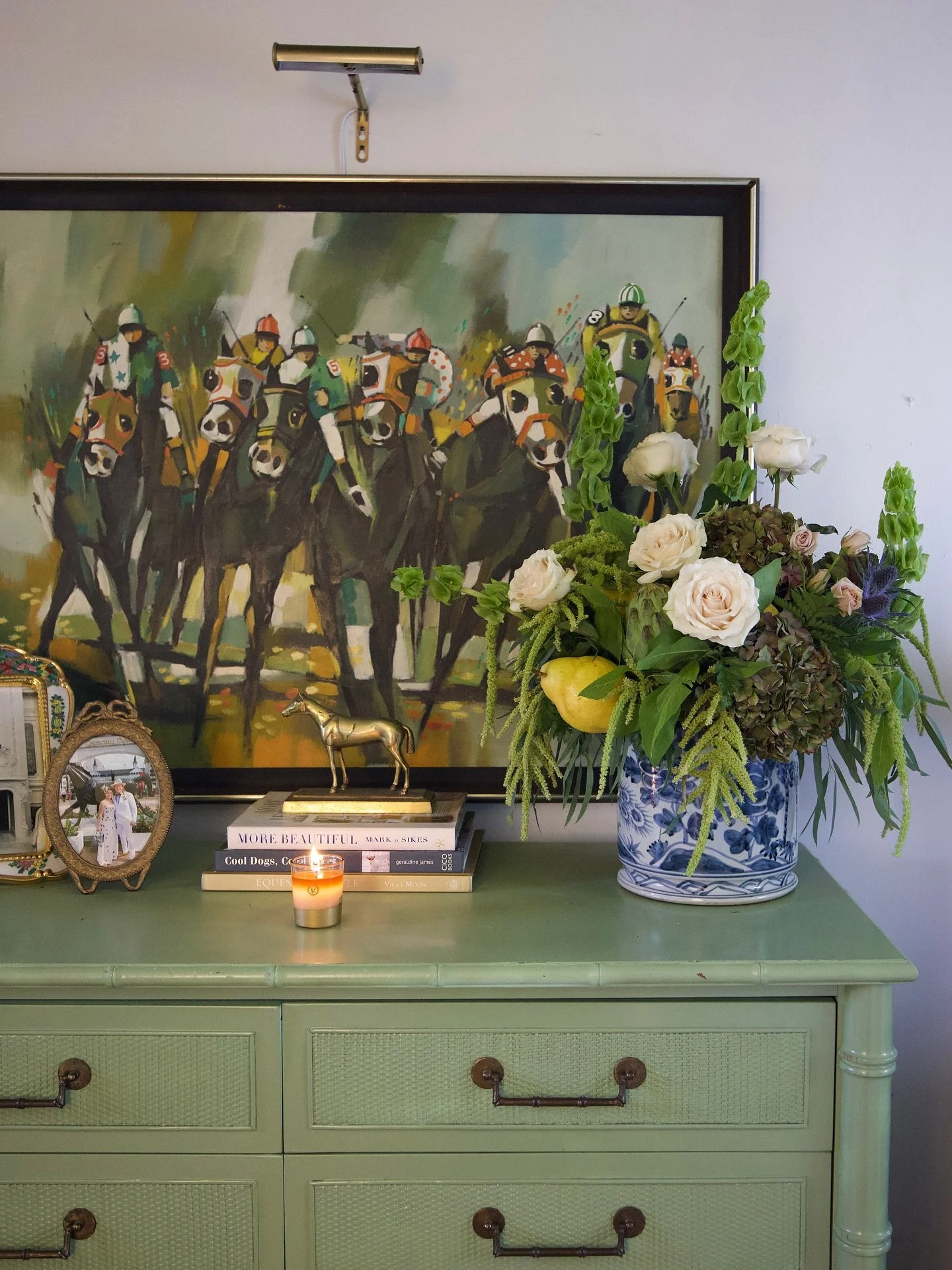 Every home just needs a little lit candle and a fresh arrangement of flowers

@philpottsflorists you made my flower dreams come true!!