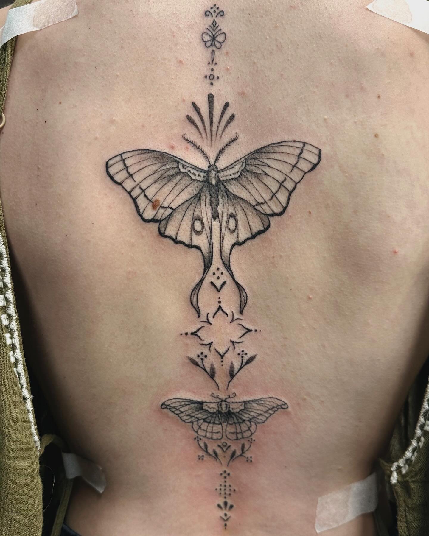 ⚜️back adornment⚜️
Thanks so much for coming in!!
.
.
.
.
.
.
.
.
.
.
#tattoo #backtattoo #moth #lunarmoth #pretty #witchy