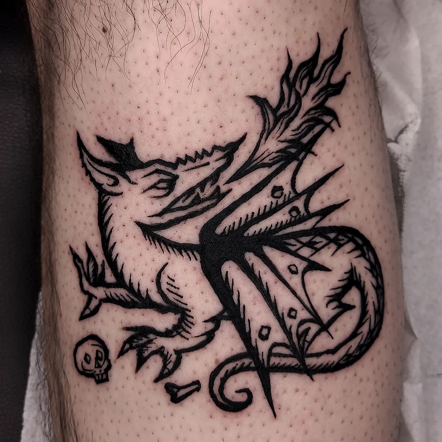 From my flash, merci Benjamin! Send me a DM if you'd like a dragon tattoo too!
.
.
.
#engraving #engravingtattoo #medieval #medievaltattoo #dragon #dragontattoo #paris #paristattoo #lyon #lyontattoo