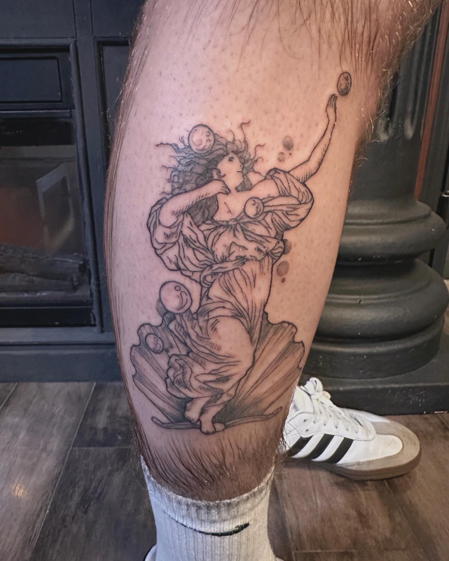 ⚜️leg adornment⚜️
My version of Aphrodite💕
Thanks so much for coming in!
.
.
.
.
.
.
.
.
.
.
.
.
#tattoo #greekmythology #pagan #therealgods #tattoos #finelinetattoo #witch #witchy #witches #witchesofinstagram