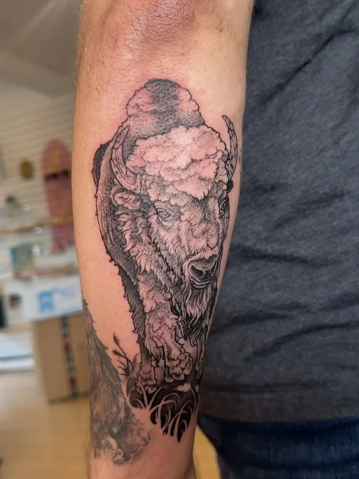 Bison from my Island guest spot, becayse I&rsquo;m that behind on posting lol! I am once again yelling about how much I love drawing illustrative realism animals, thank you as usual for sitting like a stone, always a pleasure tatting ya!