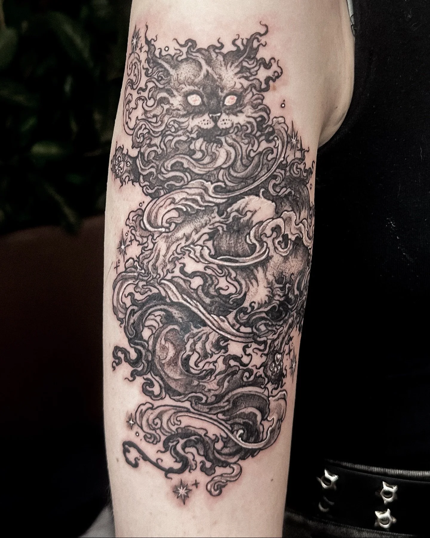a wispy spirit portrayal of her cat Aisling 🖤thank you so much for trusting me with your first tattoo, you sat fantastic! this was such a delight to make, i love tattooing interpretations of your pets you guys 🥹