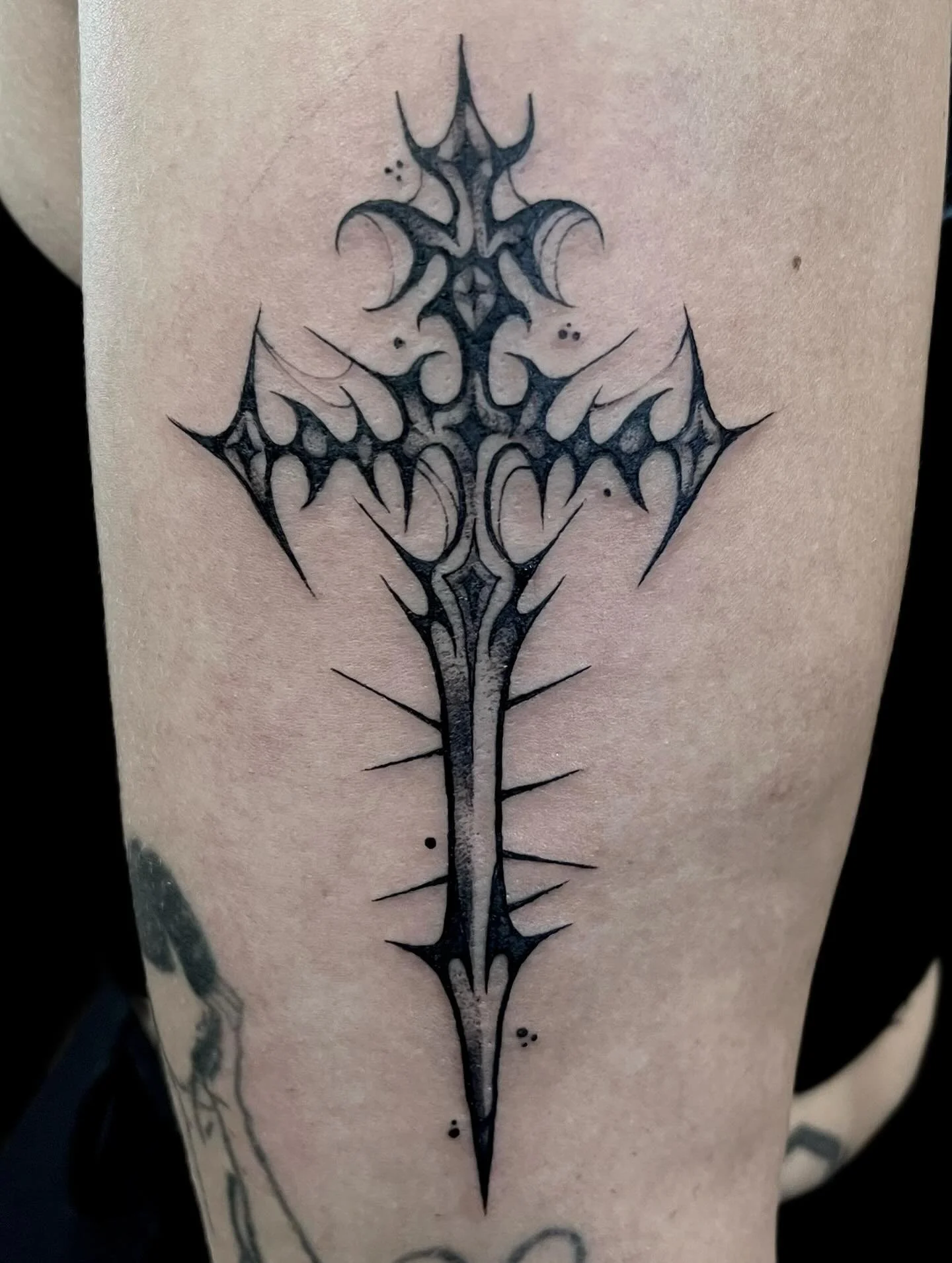 photo dump of the rest of the tattoos i did at @arttattoomontreal that i&rsquo;m finally getting around to posting 🫩 my brain is a mess sometimes lol 
 &mdash;
🖤 ink.bunni.tattoo@gmail.com
⚔️ done at @svatura 
⛓️ Made with:
@stencilstuff @spirittat