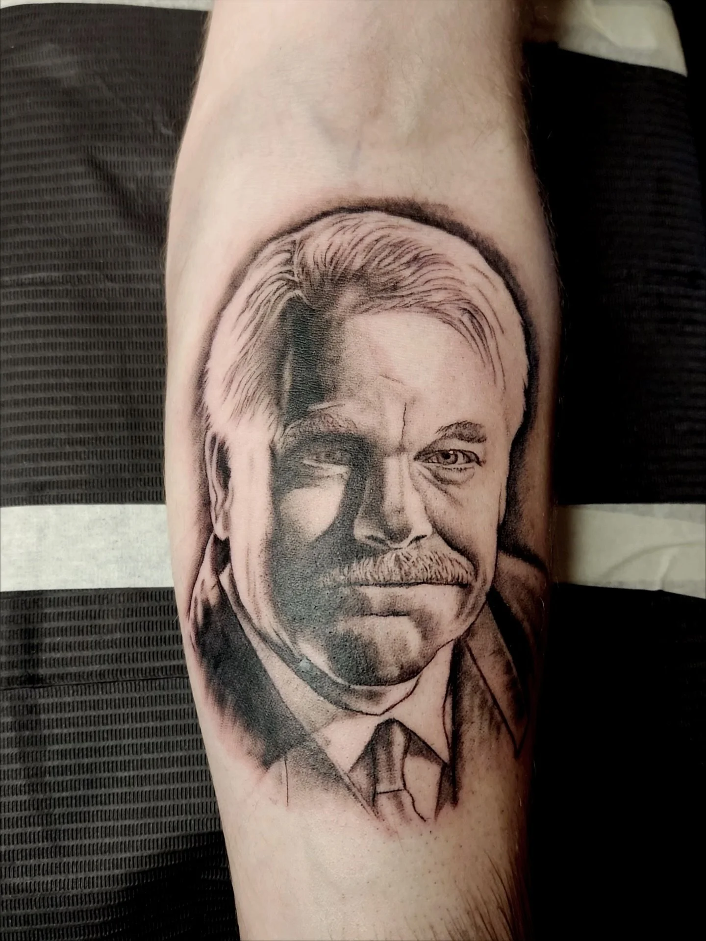 Have you seen the master? I haven&rsquo;t but my client says it&rsquo;s one of the greatest films ever. This might be one of my best portraits ever. LMK what ya think. Done @svatura. Would love to do some more realism portraits. HMU
.
.
.
.
#vancvoue