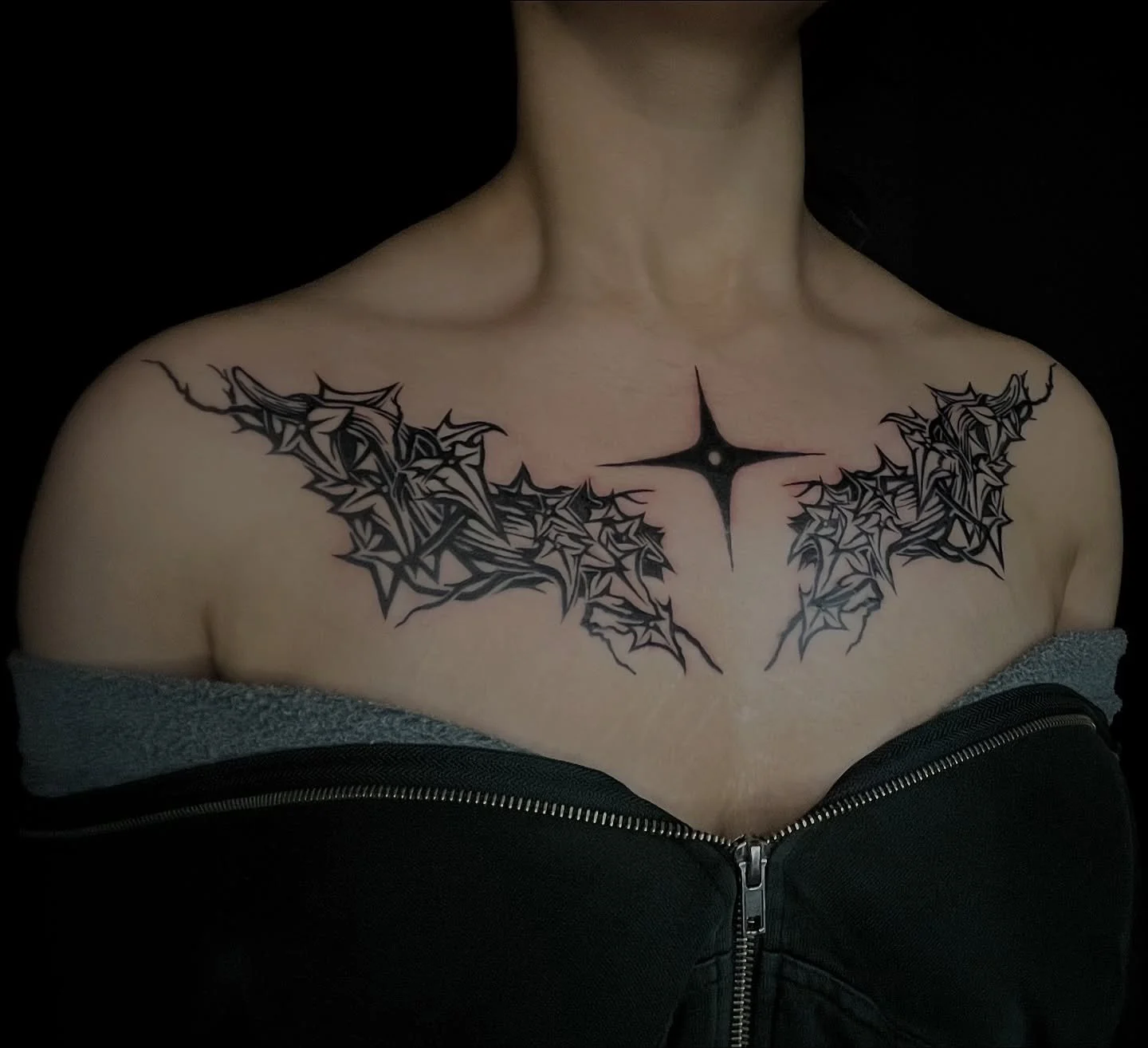 Aurouch horns with ivy, Dionysus tribute 🩶 lov all my #greekmythology freaks and immigrant solidarity forever and ever #qttr #dionysus