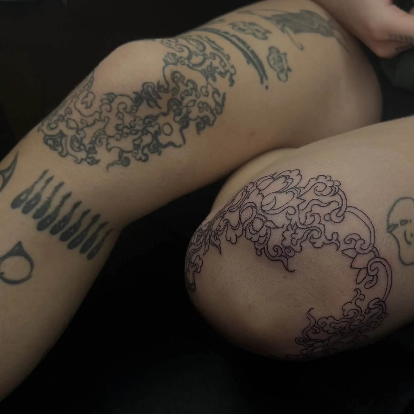 Grateful 2 b in community and doing sickass tattoo trades w @oilygoyle 🩶 healed 2 years and fresh custom traditional Chinese porcelain designs (青花瓷)