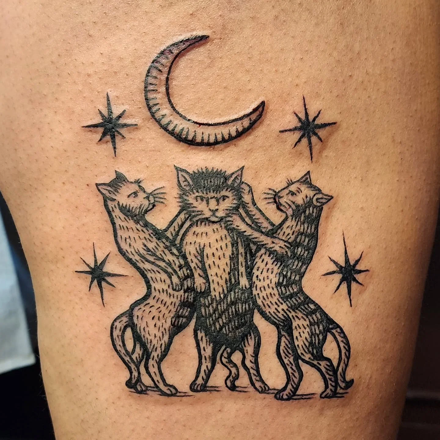 Looove doing woodcut style. Would love to do more like this. Thank you @badkittylulu for getting this custom piece! And for finding the coolest reference.  Done @svatura. Link to book in my bio or shoot me a dm. Thanks for looking