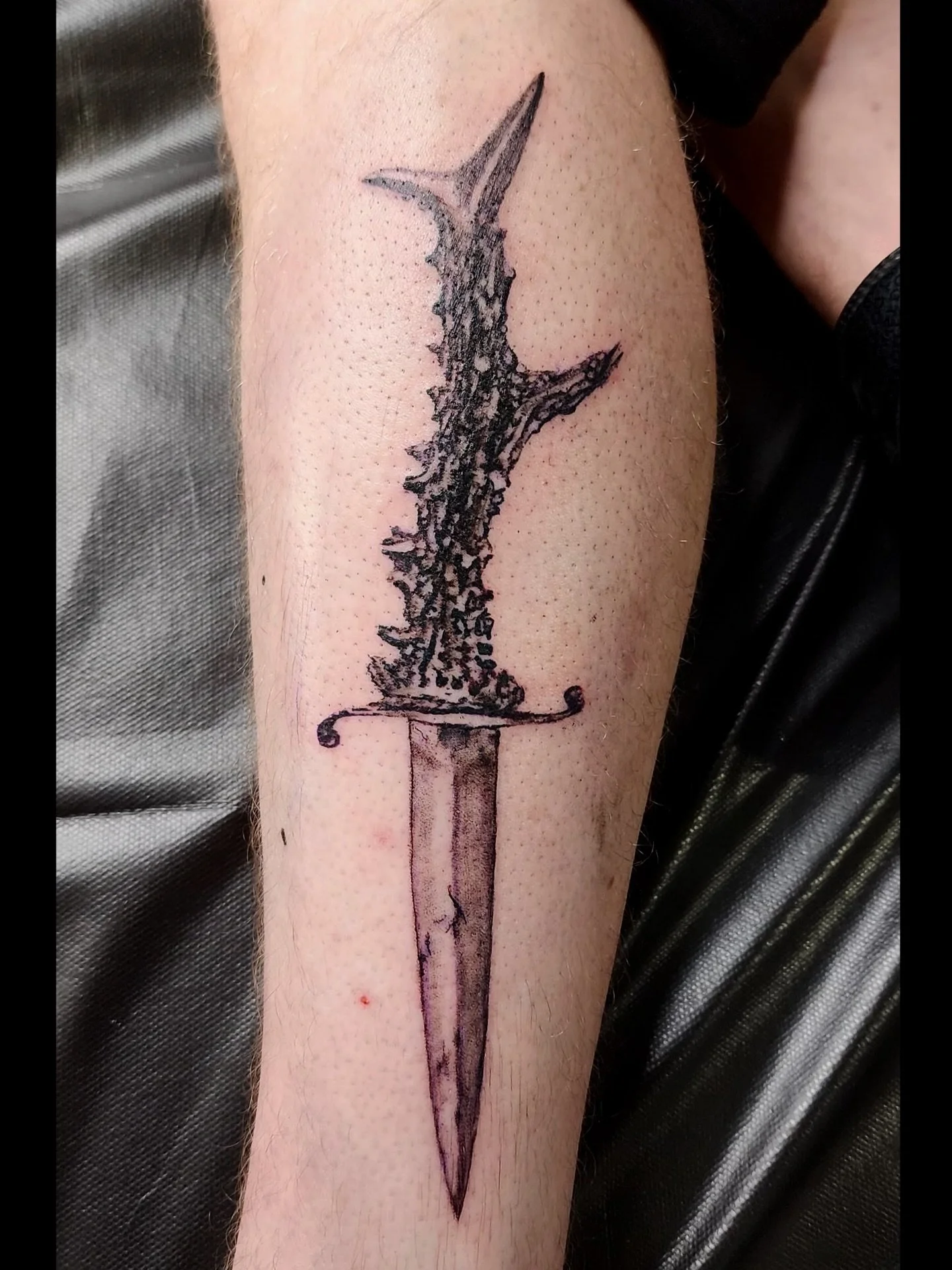 Antler knife ! Thanks for getting this one.  Done @svatura 
.
.
.
.
#tattoo #vancouvertattoo #newtattoo #vancouverbc