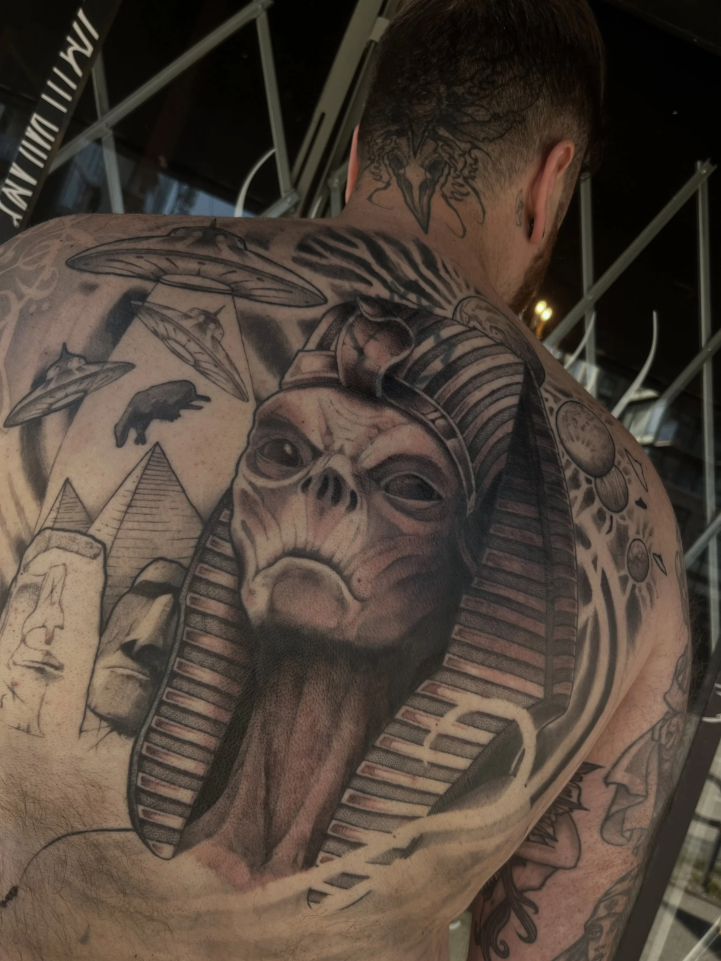 We makin&rsquo; progress, so stoked to continue this piece, always a pleasure, Tim! Thanks!

#tattoo #vancouvertattoo #vancouvertattooartist #tattoovancouver #backpiece