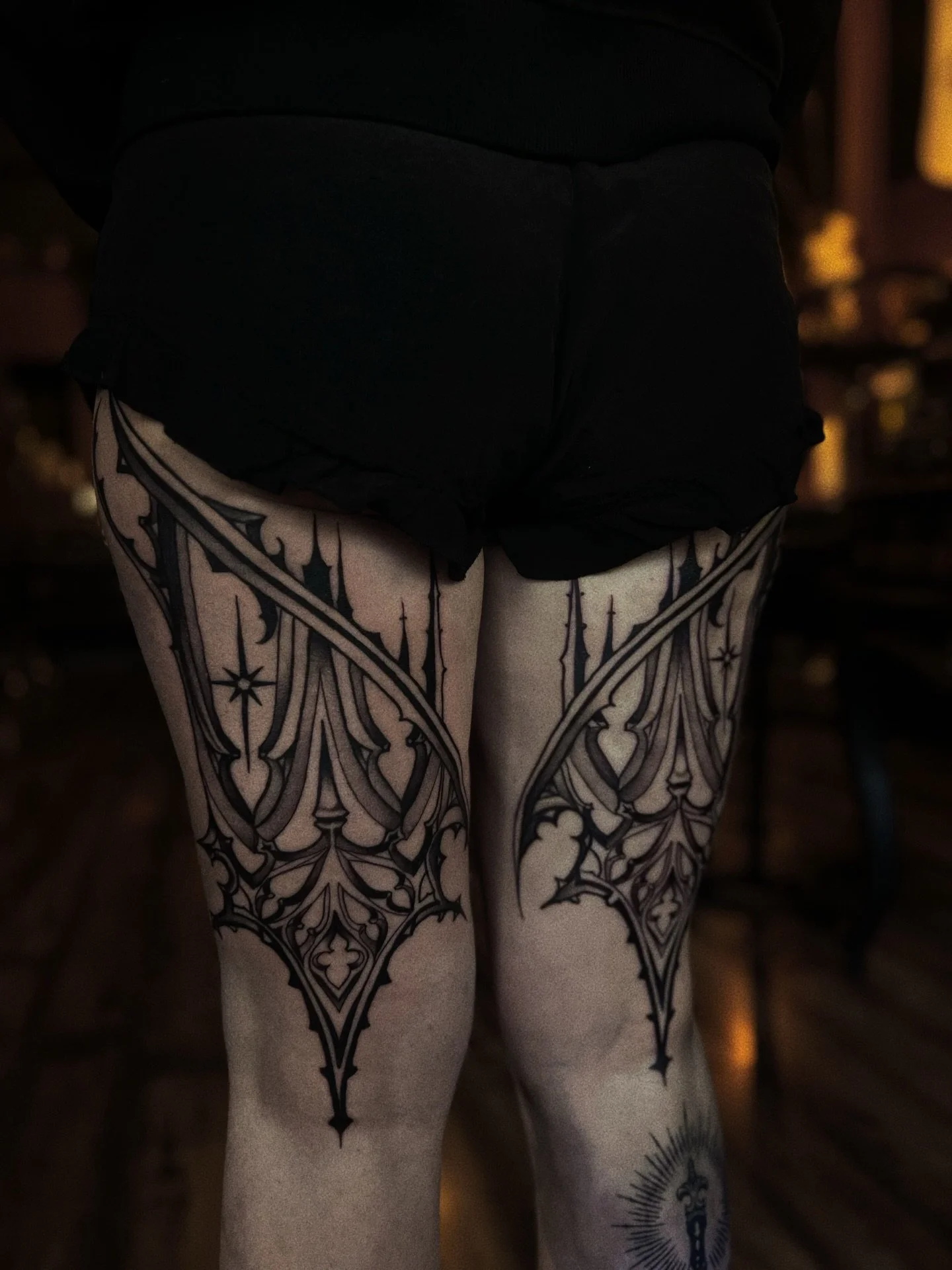 kate wanted a piece inspired by her travels to spain. i used some of the same architectural motifs as the cathedral she sent me, and this was the result 🖤 thank you so much!