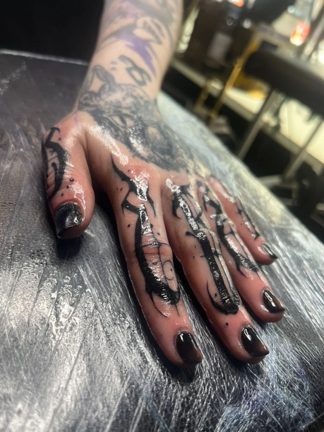 &ldquo;Rebel&rdquo; thanks for letting blast your knuckles, these are always fun!

#tattoo #tattooartist #vancovertattoo #vancouvertattooartist #knuckletattoos
