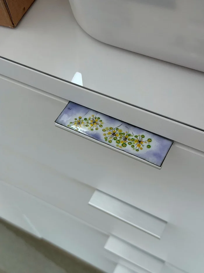 Drawer handle with enamel flowers and purple background