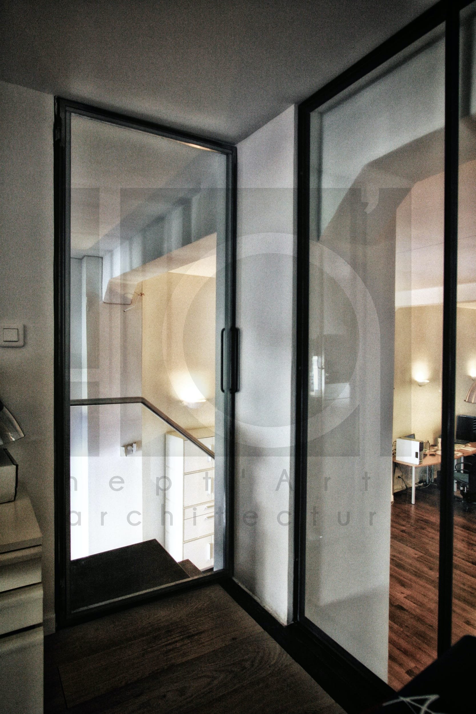 agence acomz marseille aménagement décoration bureaux style industriel vue depuis bureau de direction